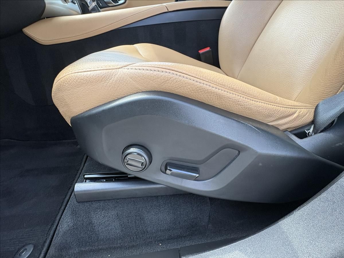 Volvo XC90, 2,0 D5 173kW,Led,Kůže,ACC,1Maj - fotka 6