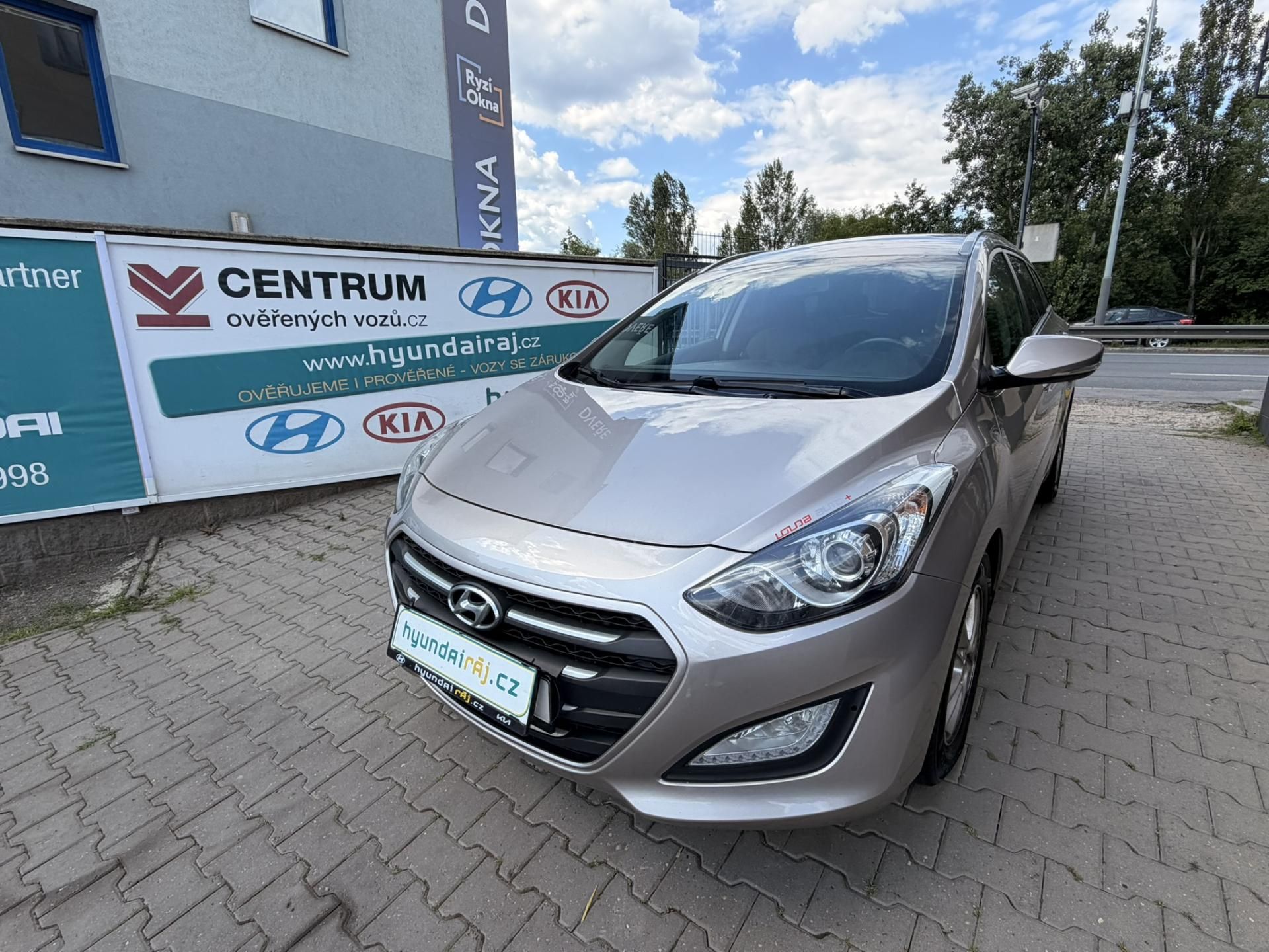 Hyundai i30, 1.6-NÍZKÁ SPOTŘEBA-AUT-SENZORY - fotka 2