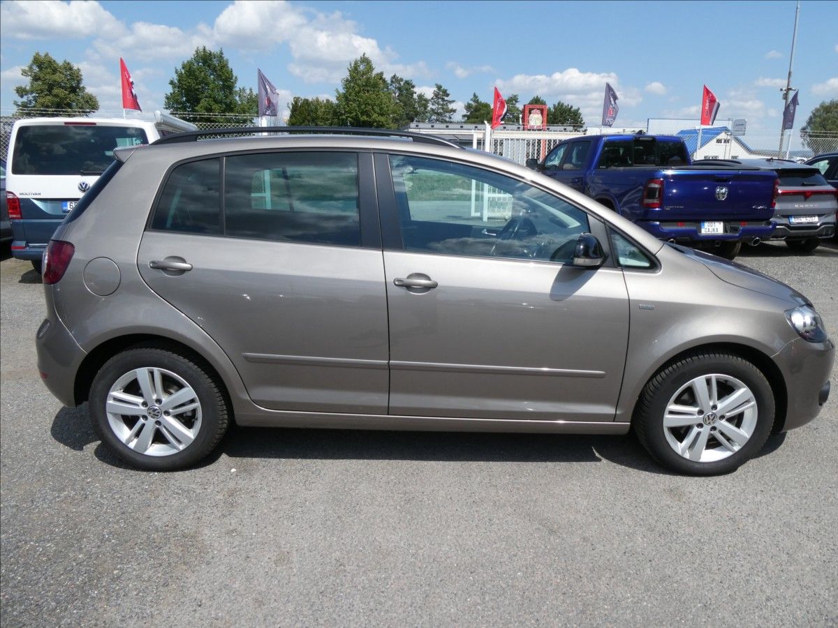 Volkswagen Golf Plus, 1,2 TSi 77kW Match, auto klima - fotka 2
