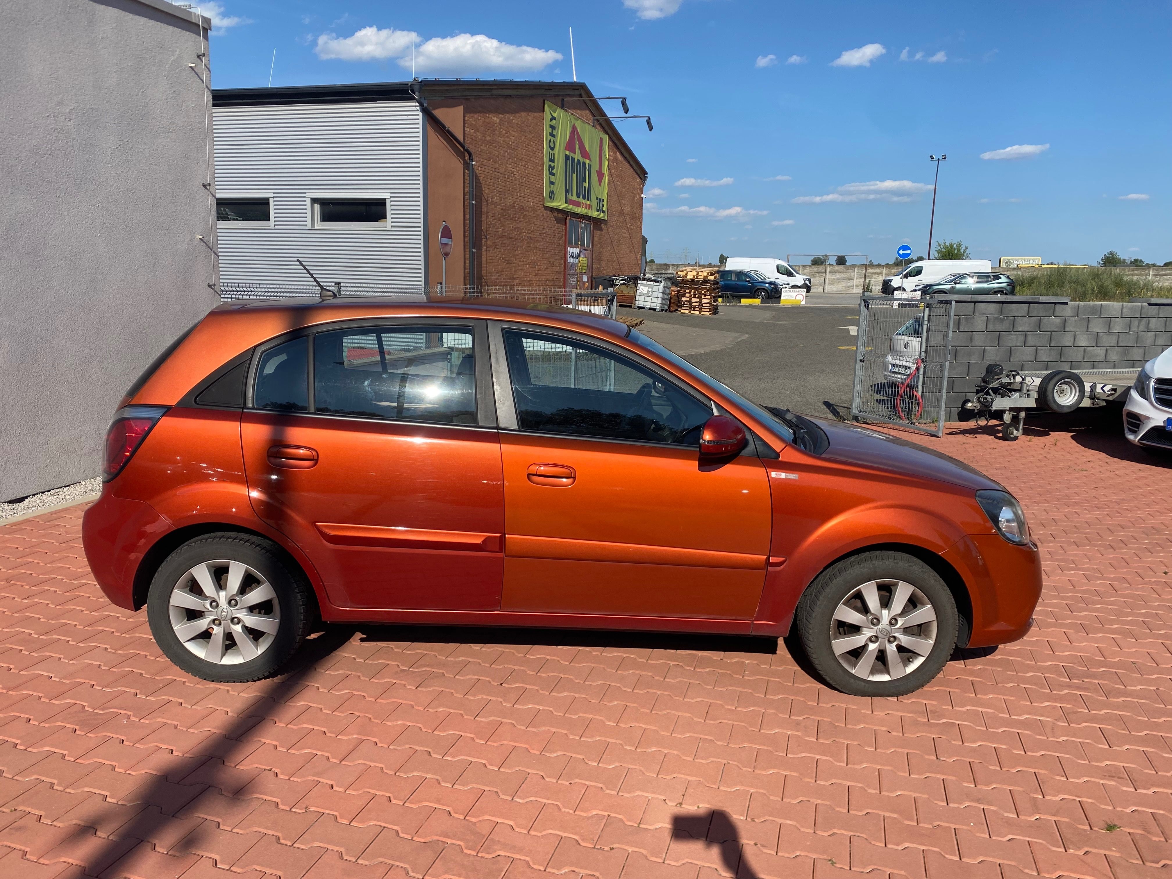 Kia Rio, KIA RIO BENZIN MANUÁL , KLIMA - fotka 5