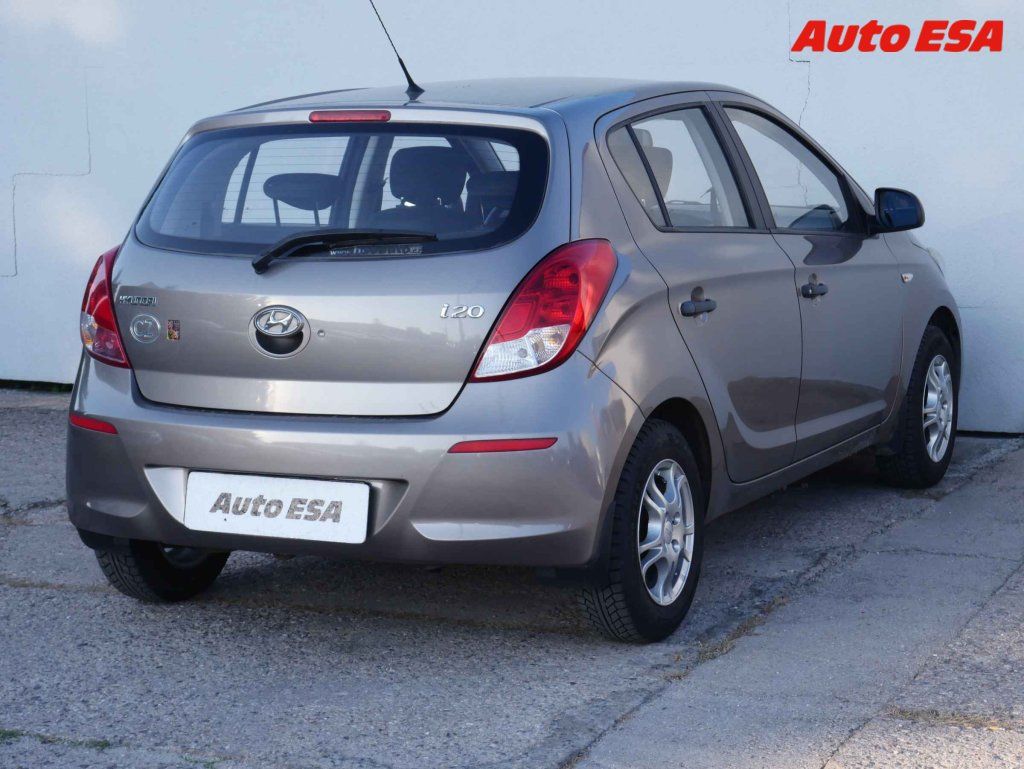 Hyundai i20, 1.2 i,1.maj,ČR - fotka 6