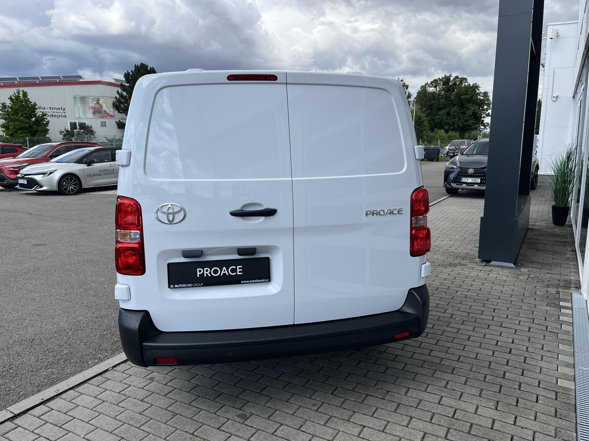 Toyota Proace, 2.2 D-4D 150k 6M/T Crew CAB 6 - fotka 5