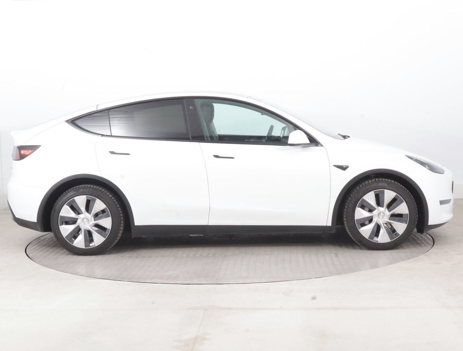 Tesla Model Y, Long Range AWD 75kWh, SoH 91% - fotka 6