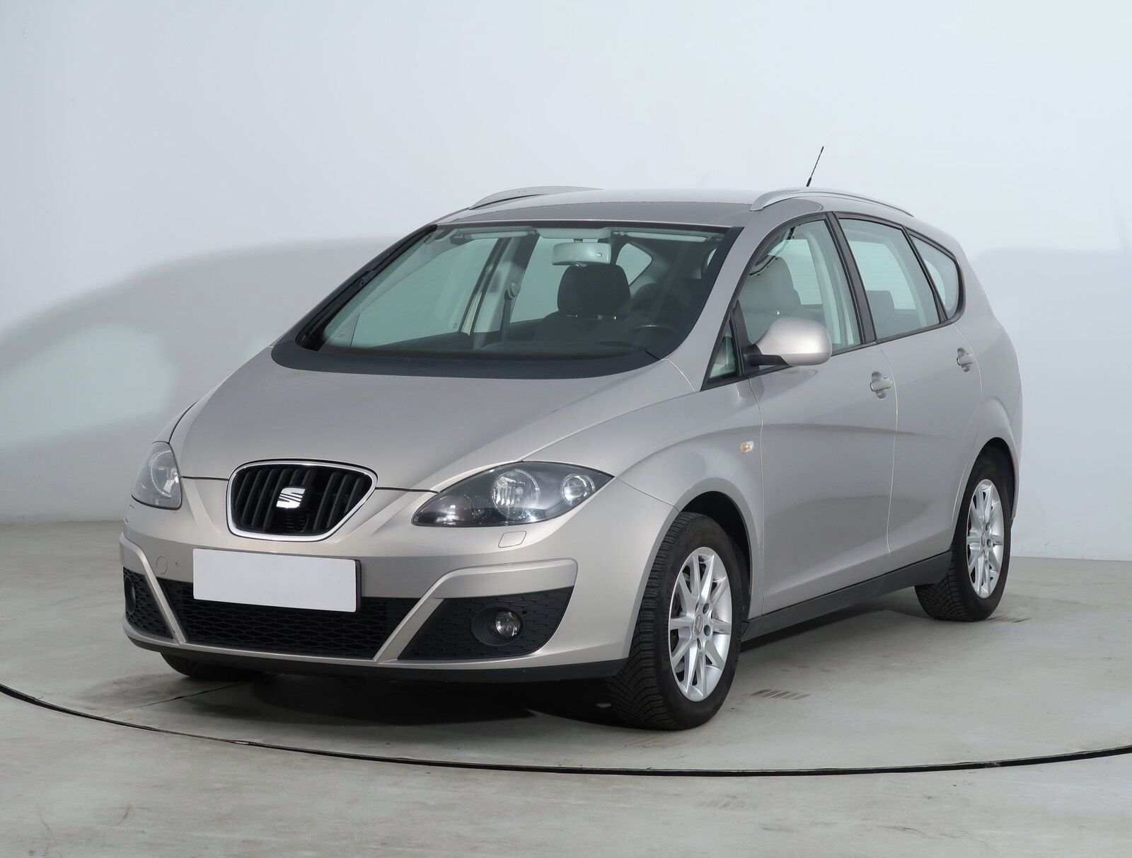 Seat Altea, 1.6 TDI, Automatická klima - fotka 2