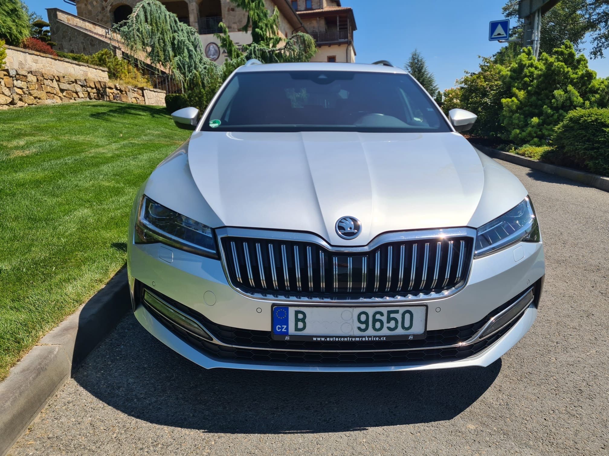 Škoda Superb, 2.0 TDi Laurin & Klement DSG - fotka 3