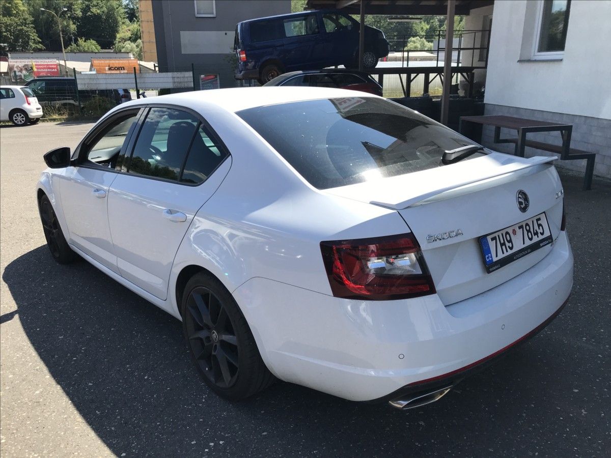 Škoda Octavia, 2,0 TSi DSG RS 180Kw - fotka 5