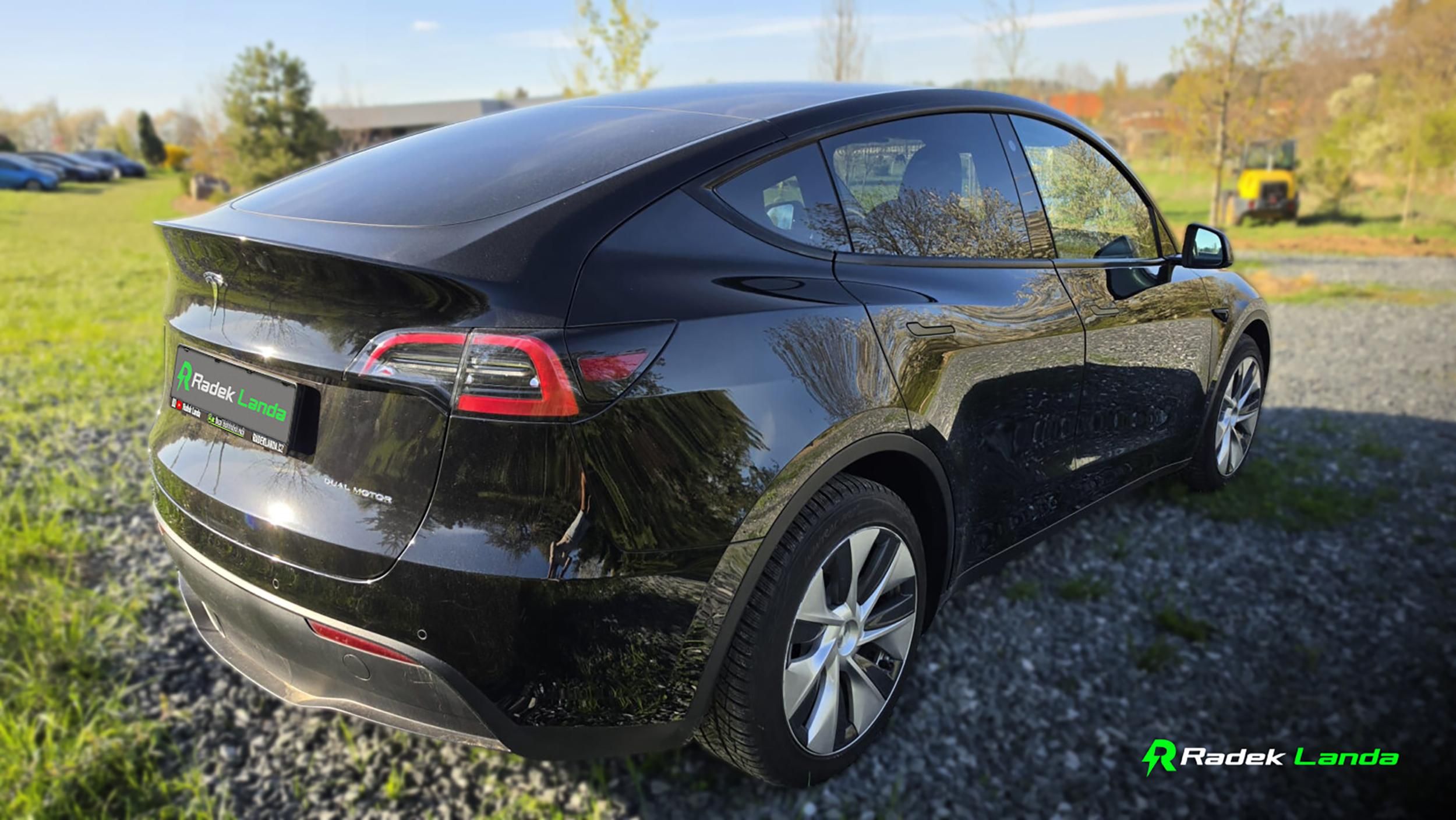 Tesla Model Y, Dual Motor 4×4 + možnost FSD - fotka 2