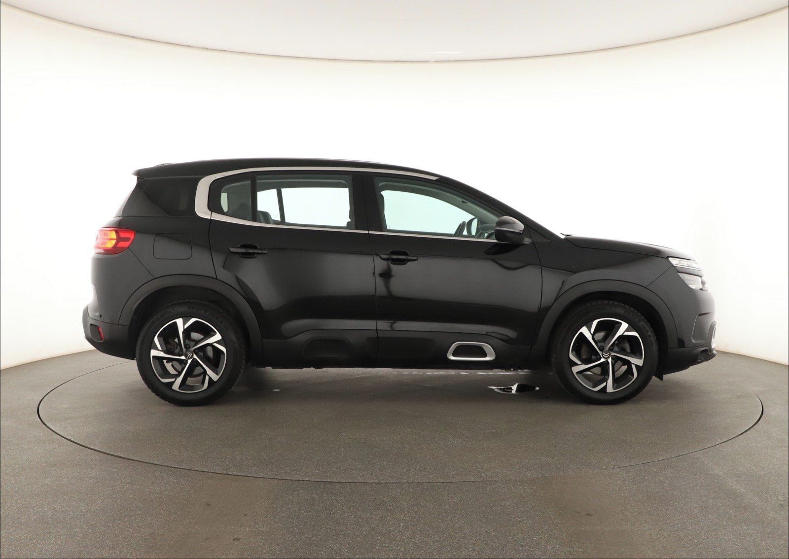 Citroën C5 Aircross, BlueHDi 130, Serv.kniha, Navi - fotka 6
