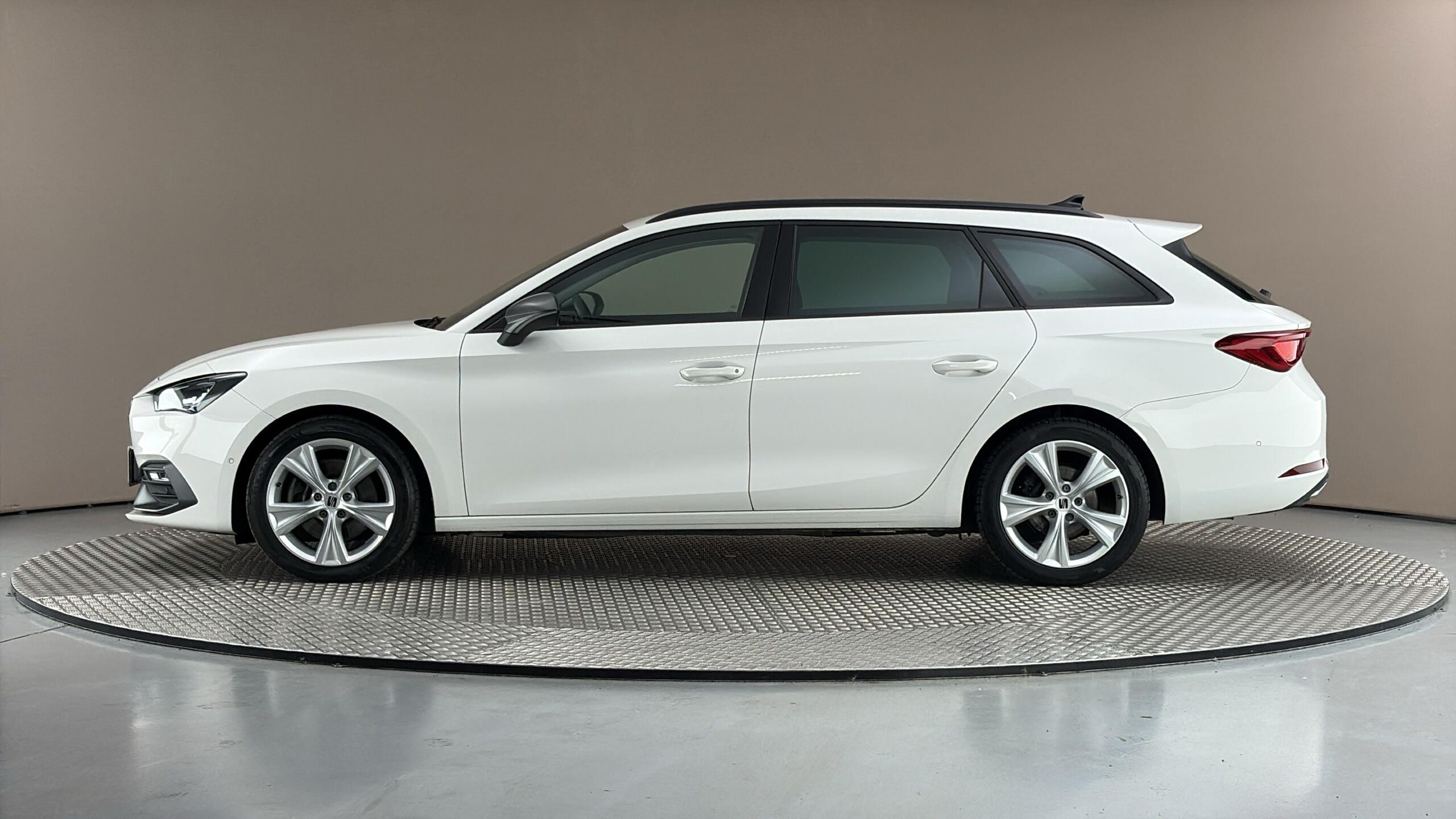 Seat Leon, 2.0 TDI DSG FR Sportstourer - fotka 4