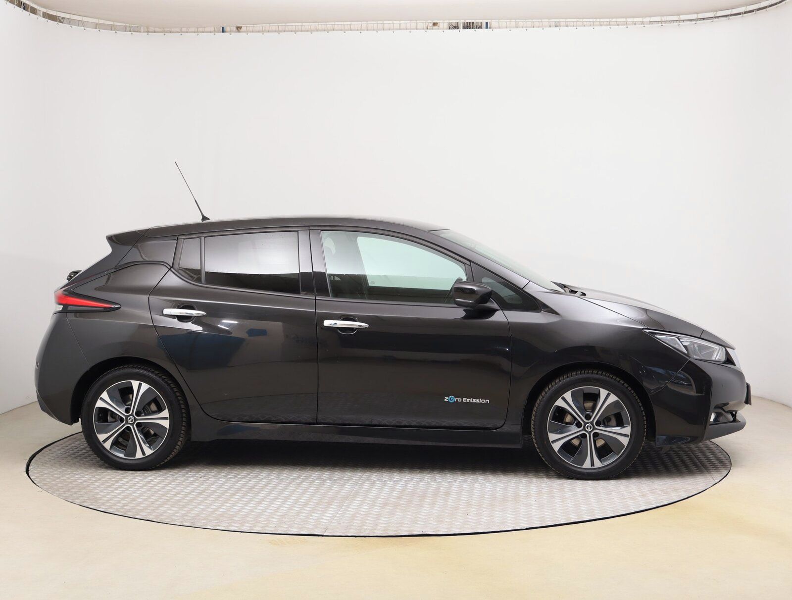 Nissan LEAF, 40 kWh, Automat, Navi - fotka 6