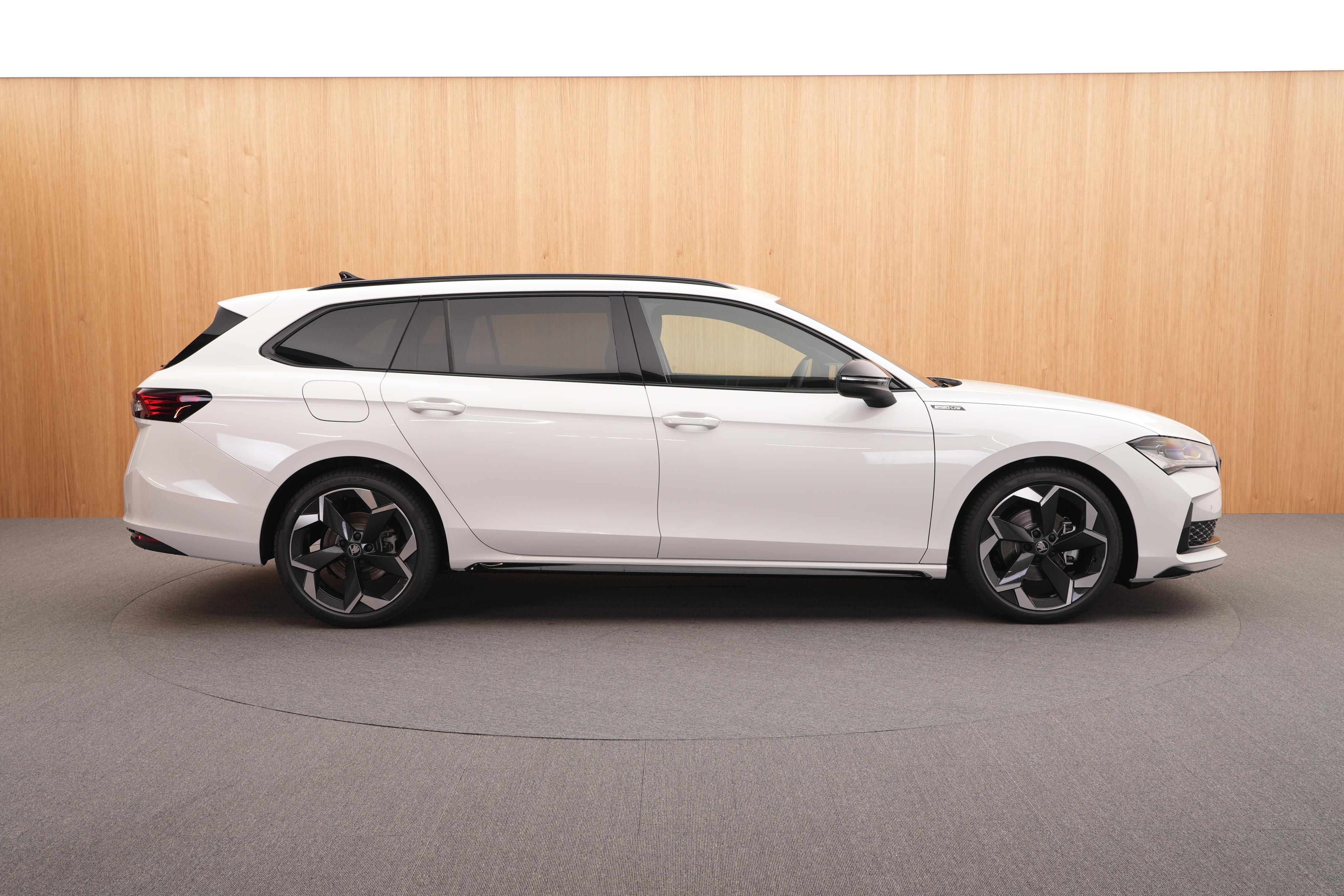 Škoda Superb, Sportline 2.0 TDI DSG - fotka 5