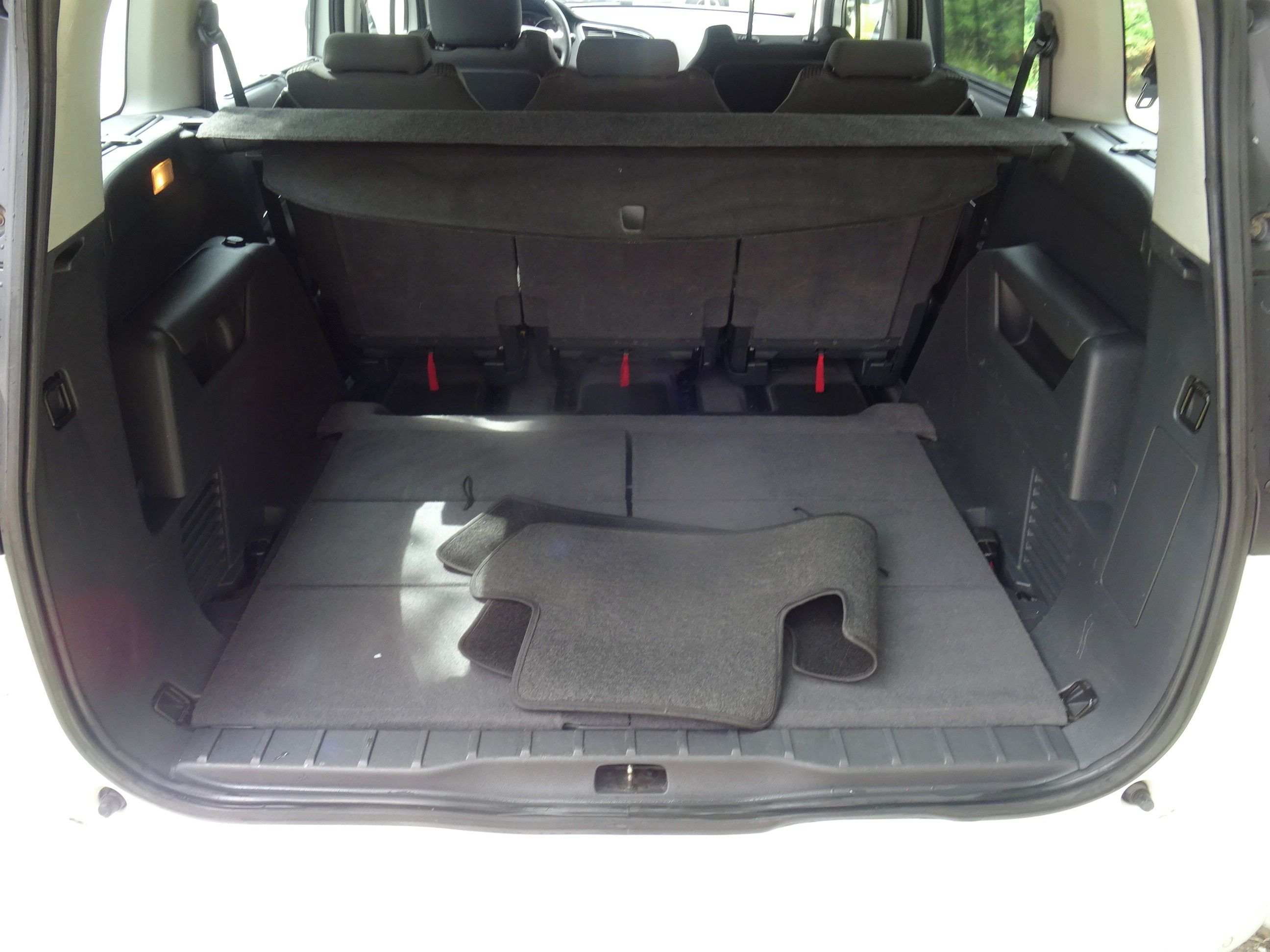 Peugeot 5008, 1.6 HDI, 7 MÍST - fotka 6
