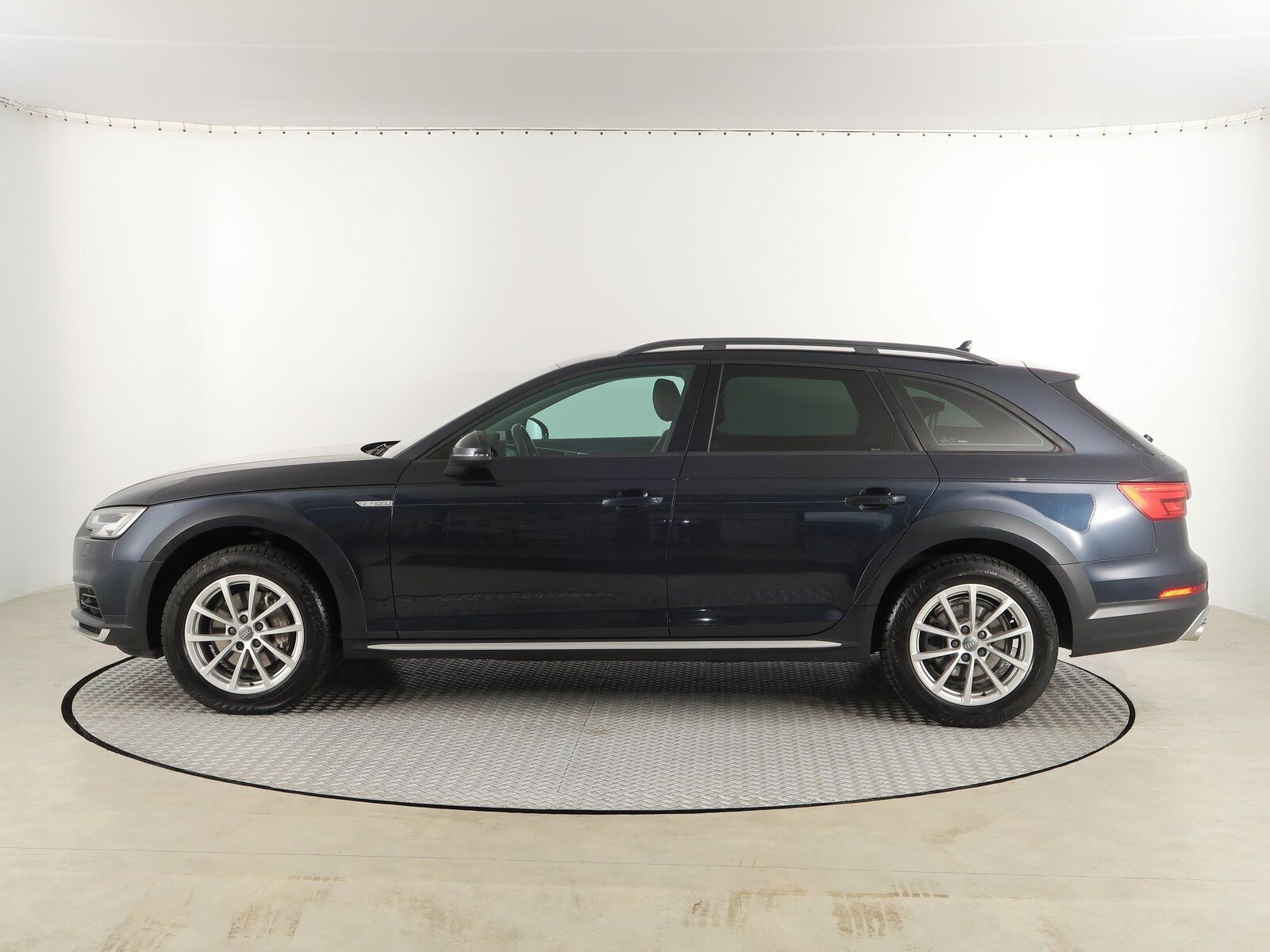 Audi A4 allroad, 2.0 TDI, 4X4, Automat - fotka 3