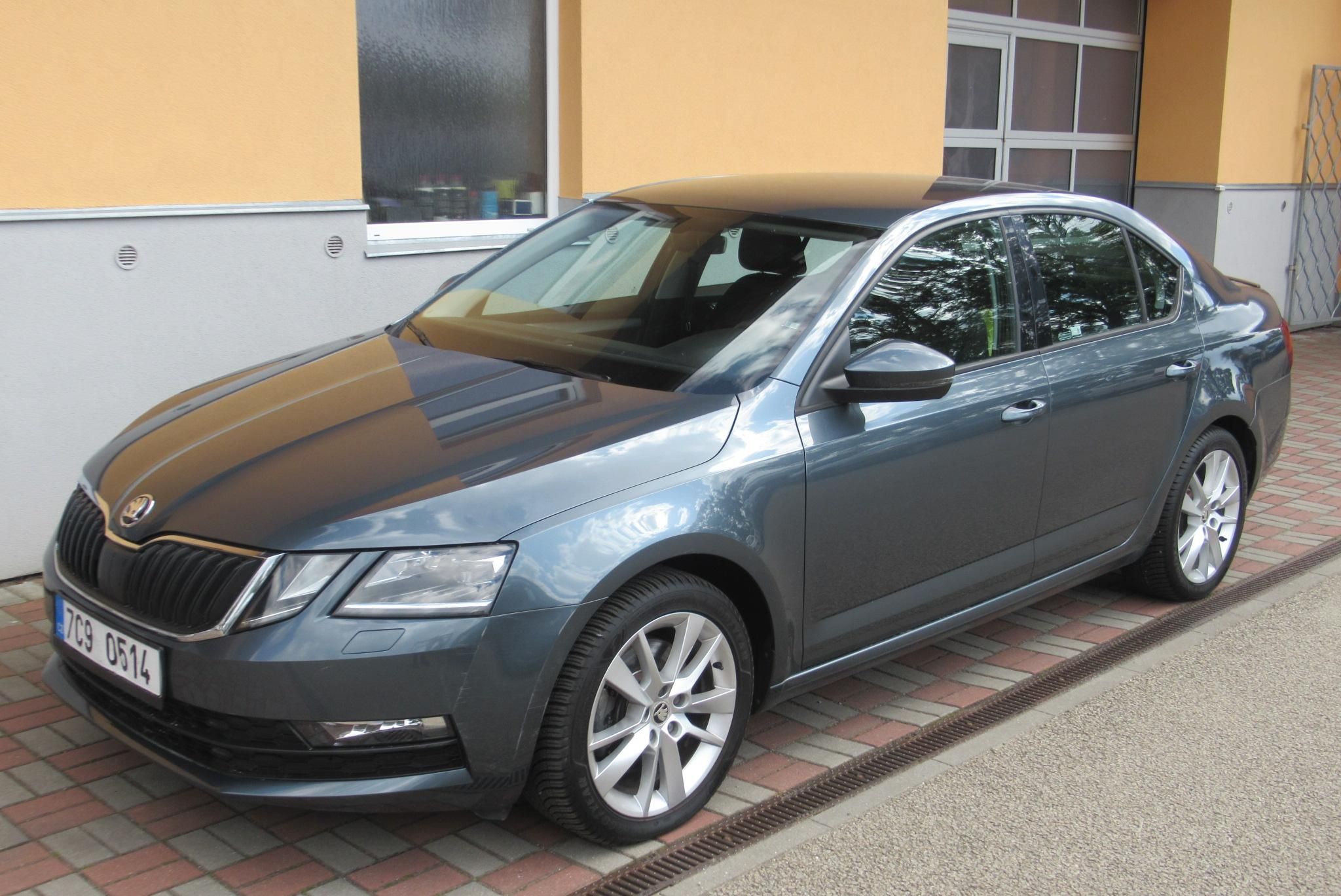 Škoda Octavia, 1.8 TSi KLIMA TAŽNÉ 1.MAJ. - fotka 4