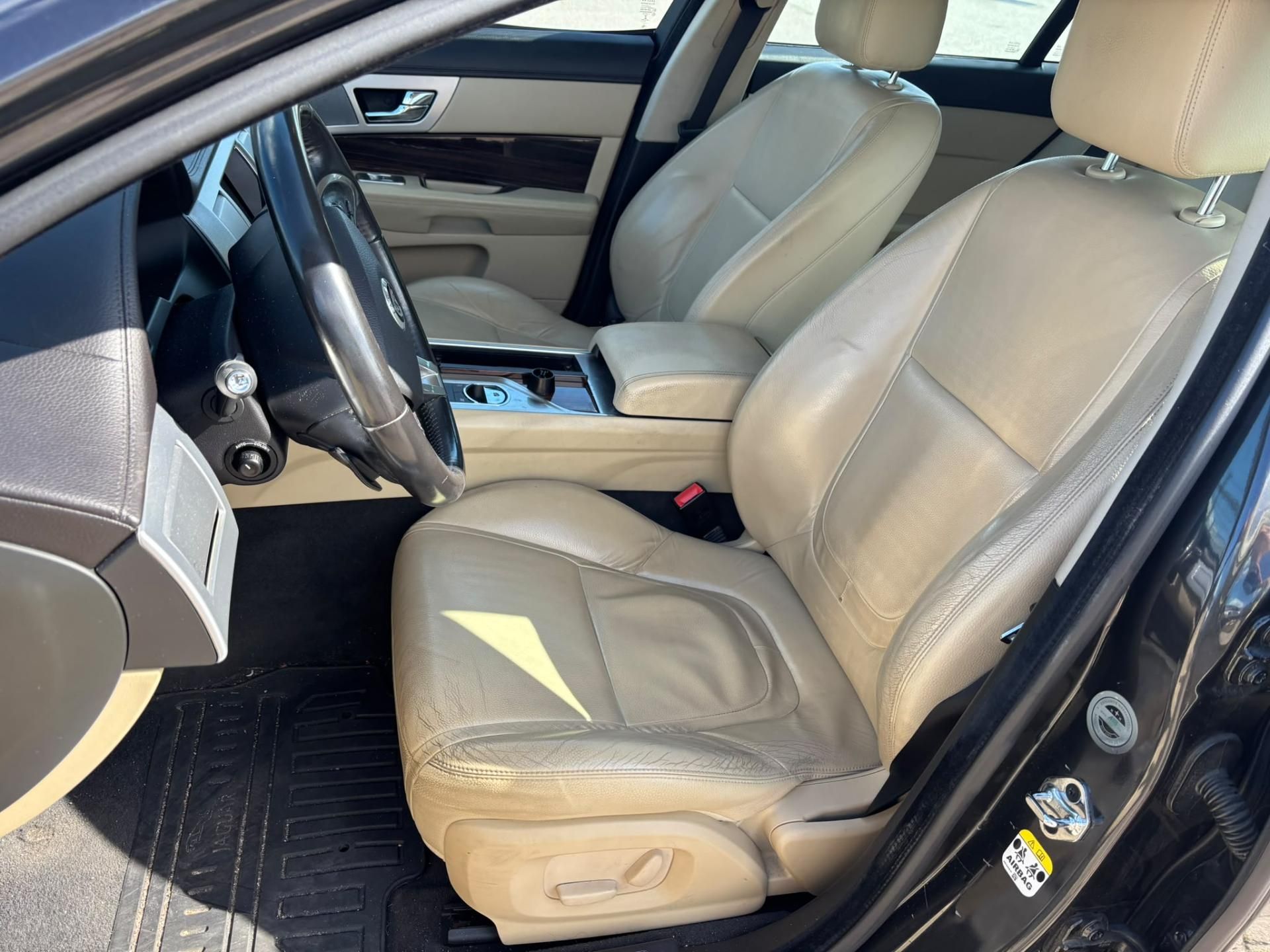 Jaguar XF, 3.0 D 177kW Rdesign SPORTBRAKE - fotka 5