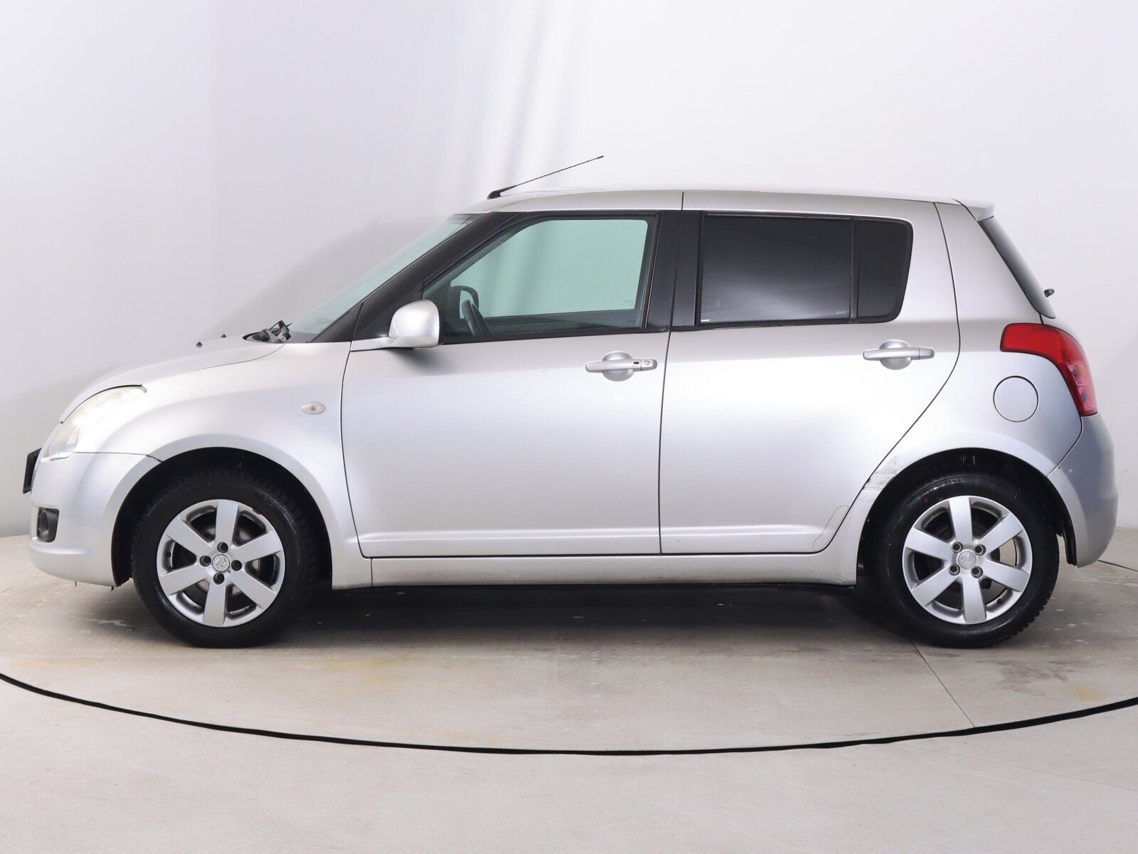 Suzuki Swift, 1.3 i, po STK - fotka 3