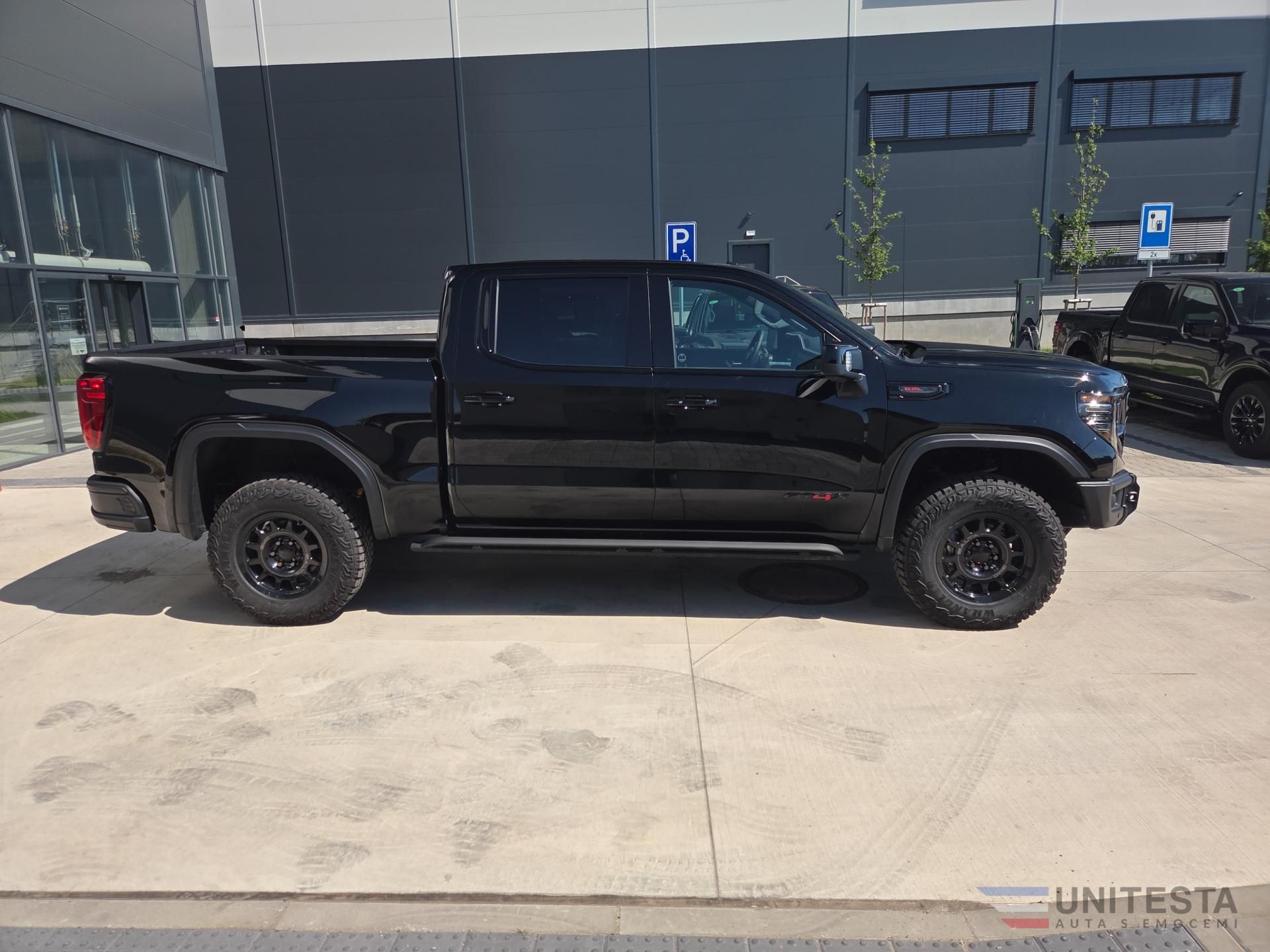 GMC Sierra, GMC AT4-X AEV  6,2L V8 - fotka 4