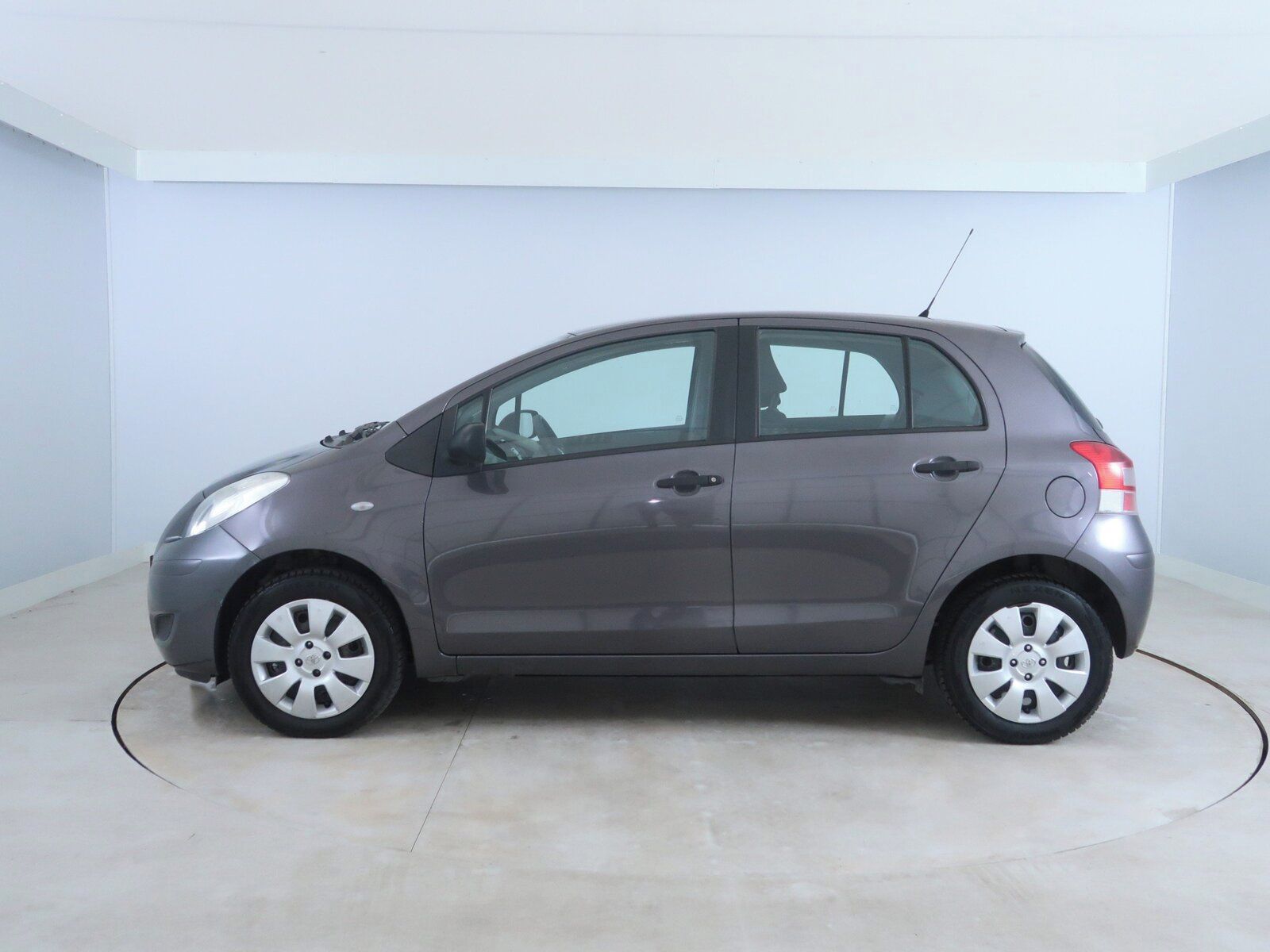 Toyota Yaris, 1.0 VVT-i, Klima, El. okna - fotka 3