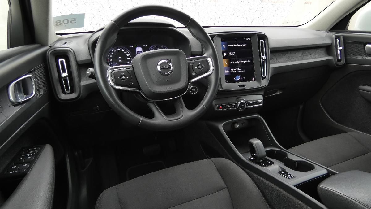 Volvo XC40, T2 FWD Momentum Core - fotka 5