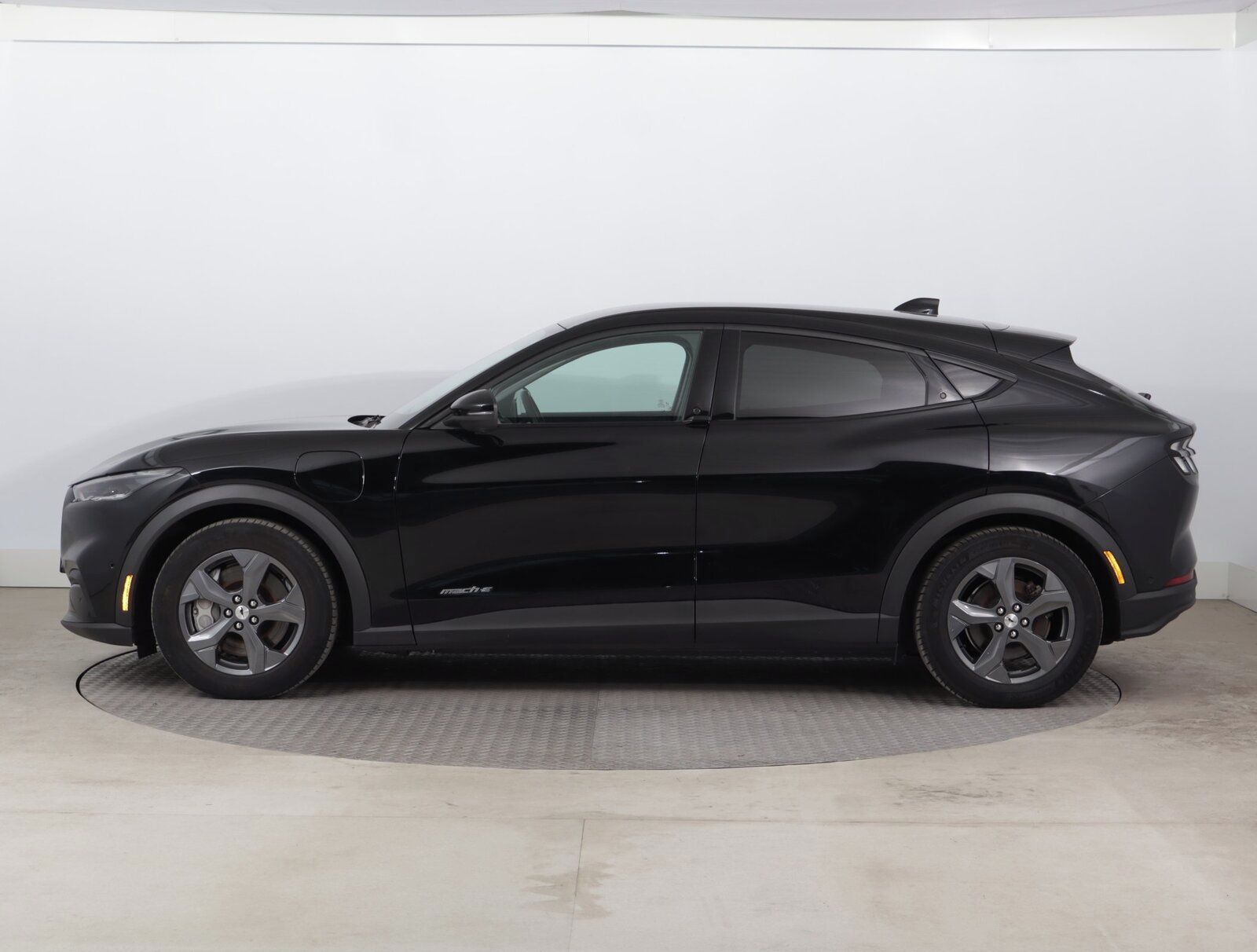 Ford Mustang Mach-E, Standard Range RWD, SoH 94% - fotka 3