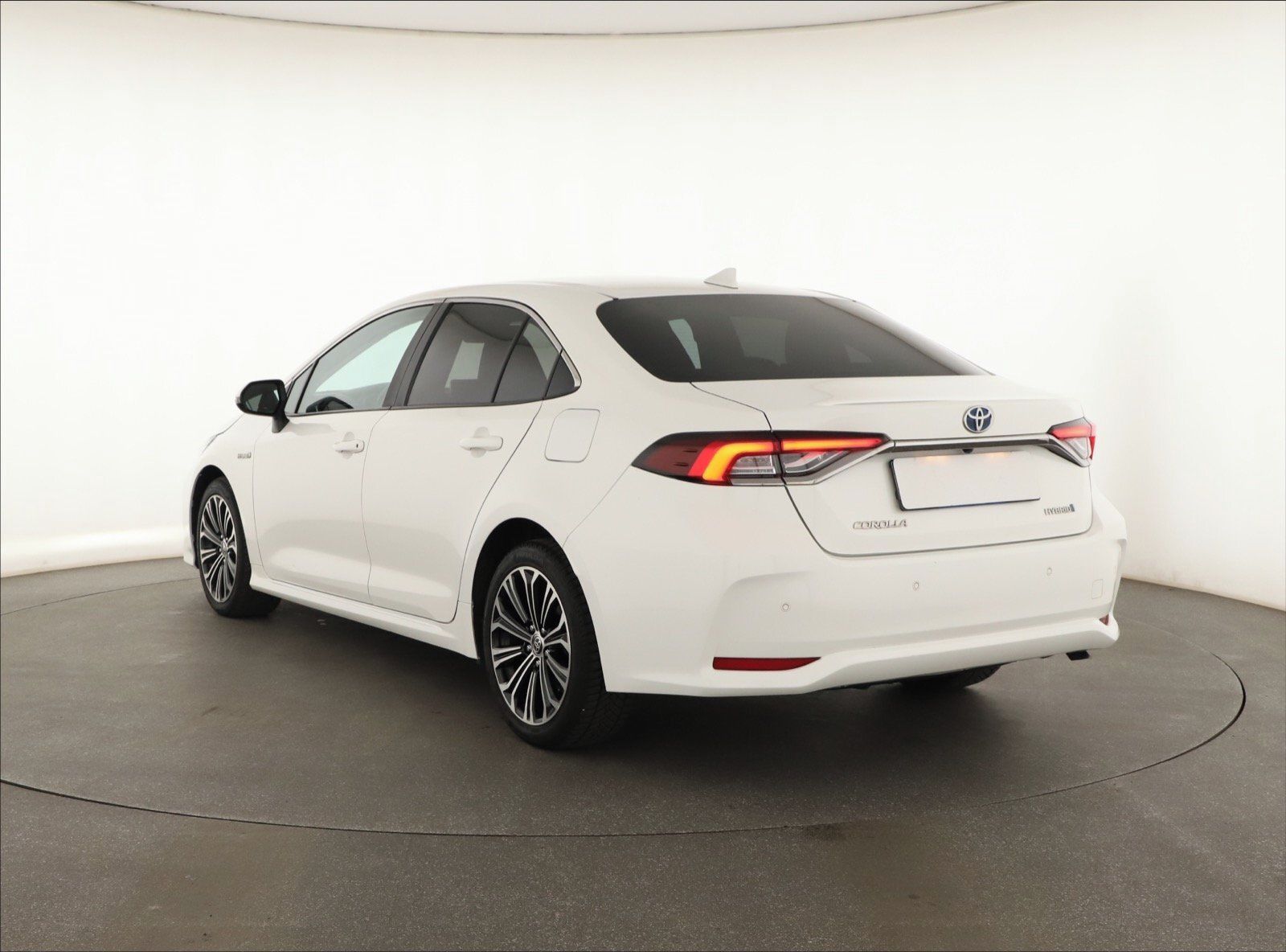 Toyota Corolla, 1.8 Hybrid, Comfort, Automat - fotka 4
