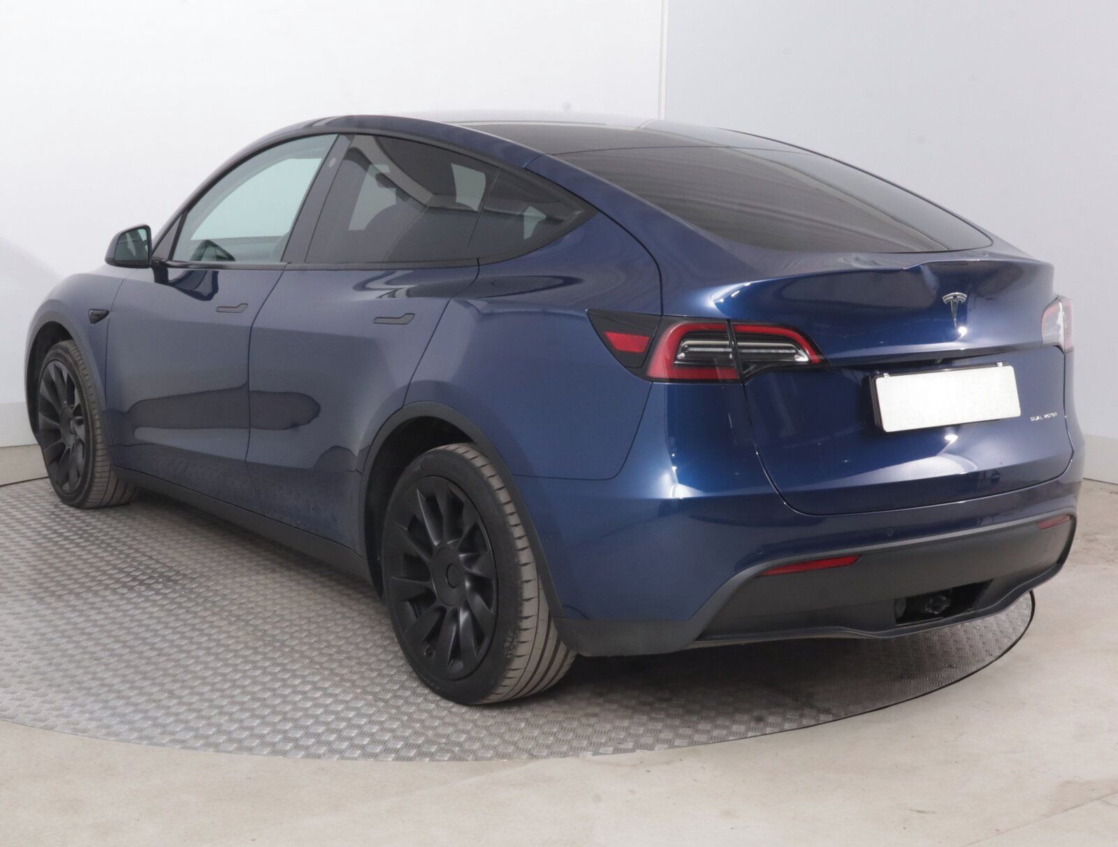 Tesla Model Y, Long Range AWD 79kWh, SoH 90% - fotka 4