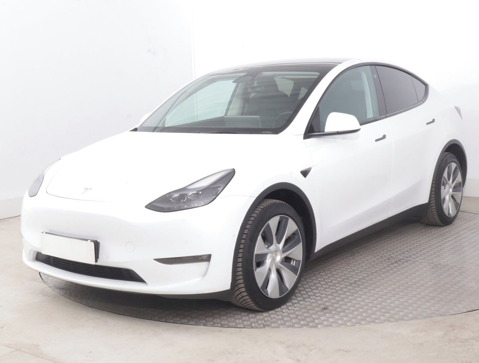 Tesla Model Y, Long Range AWD 79kWh, SoH 90% - fotka 2