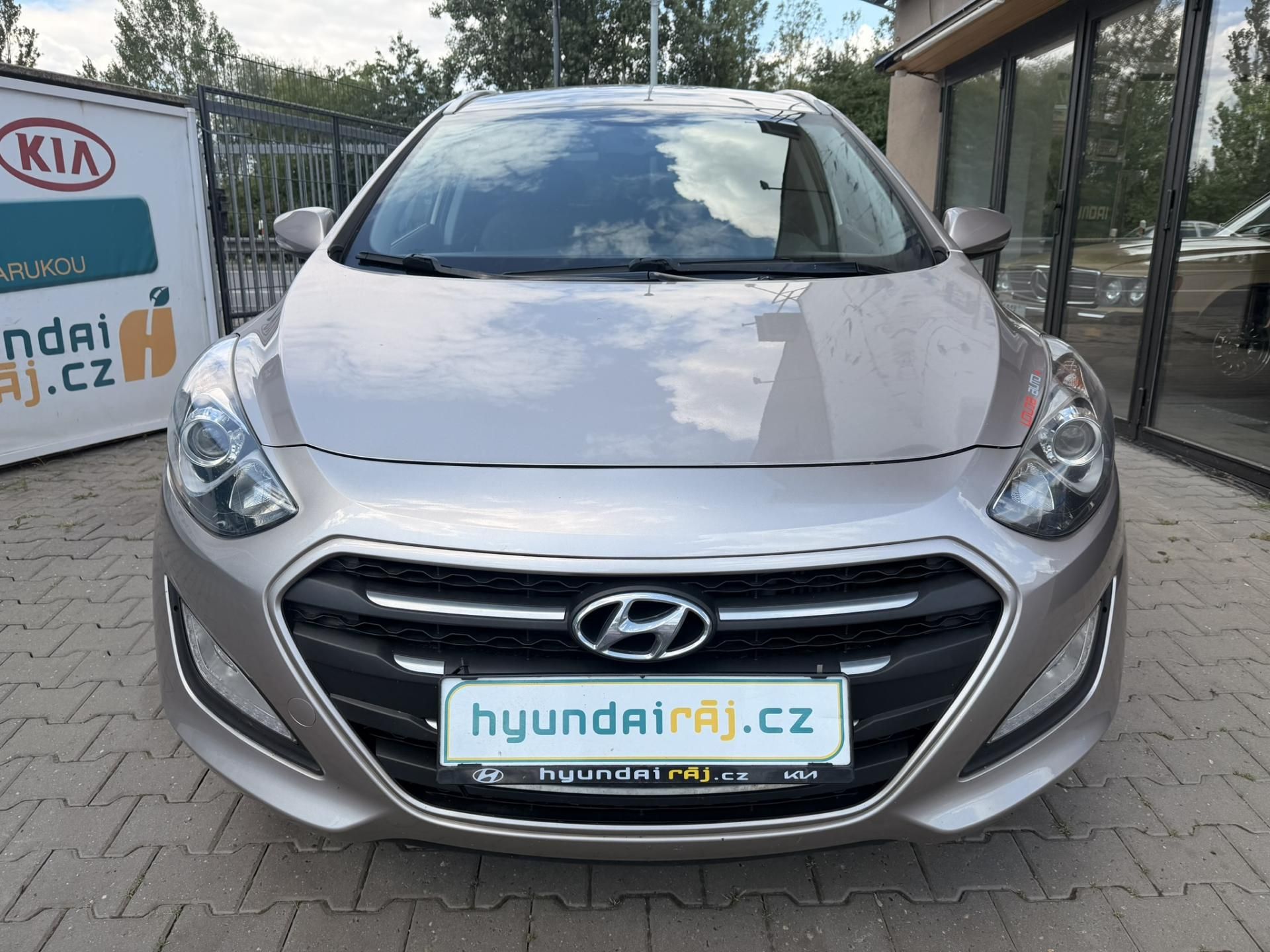 Hyundai i30, 1.6-NÍZKÁ SPOTŘEBA-AUT-SENZORY - fotka 4
