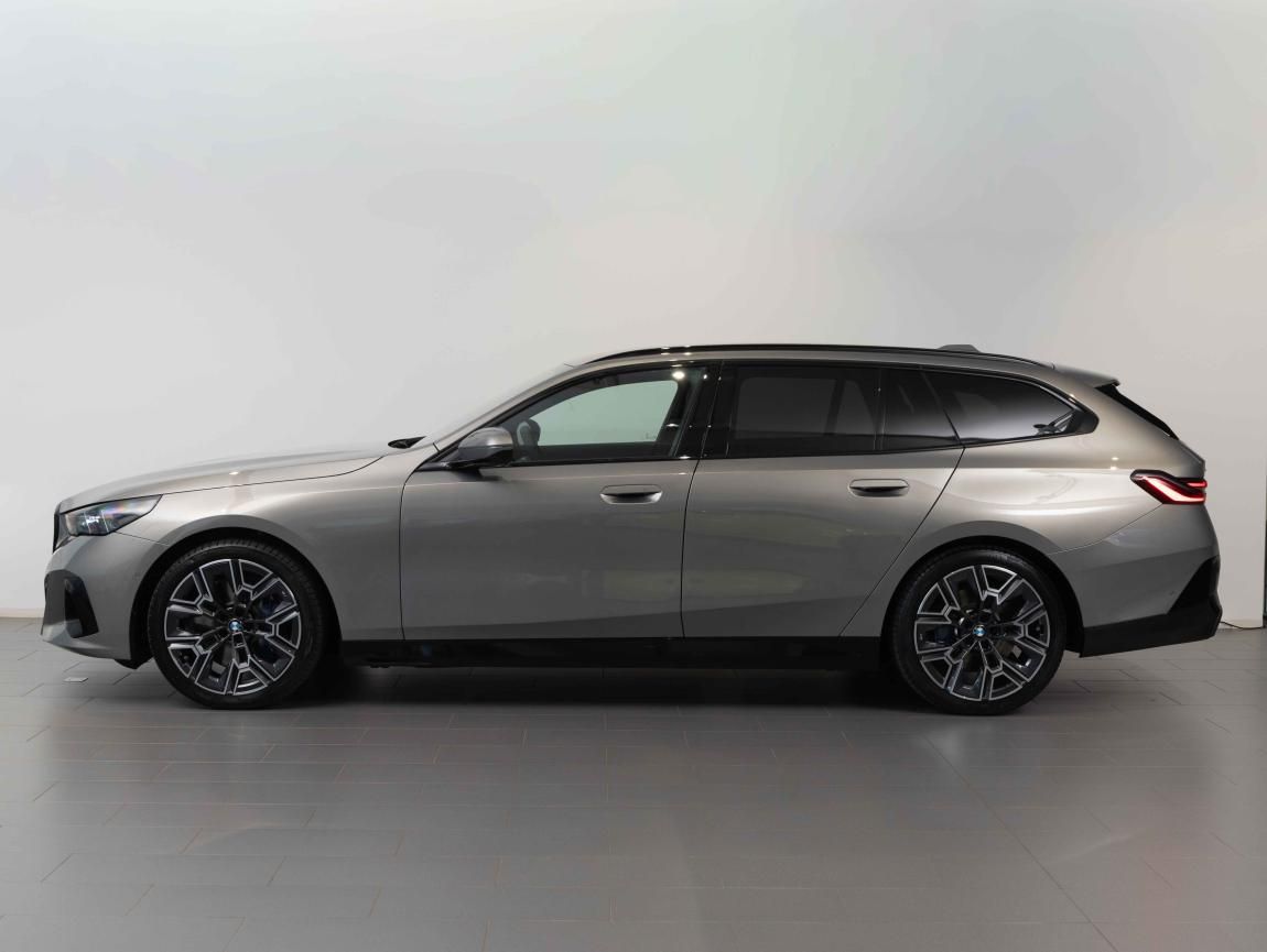 BMW Řada 5, 540d xDrive Touring - fotka 2