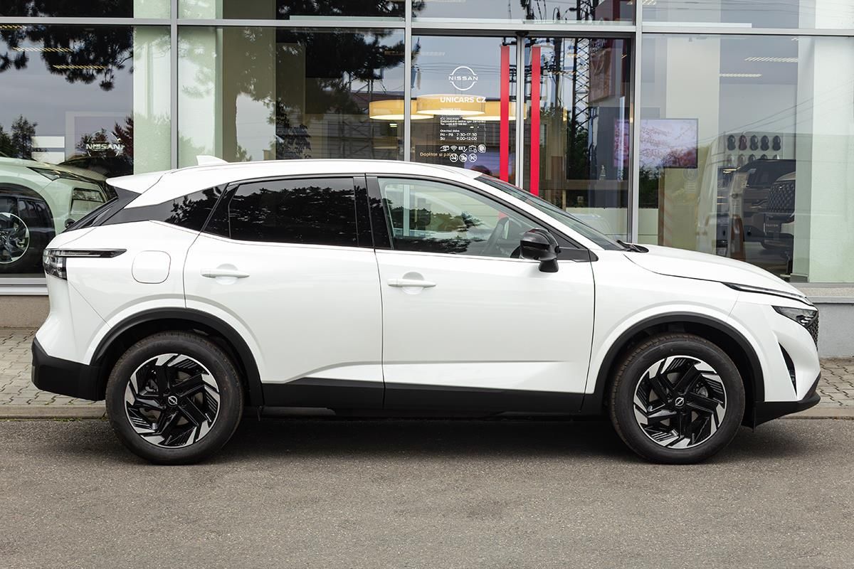 Nissan Qashqai, 1,3 DIG-T X-TRONIC N-CONNECTA - fotka 4