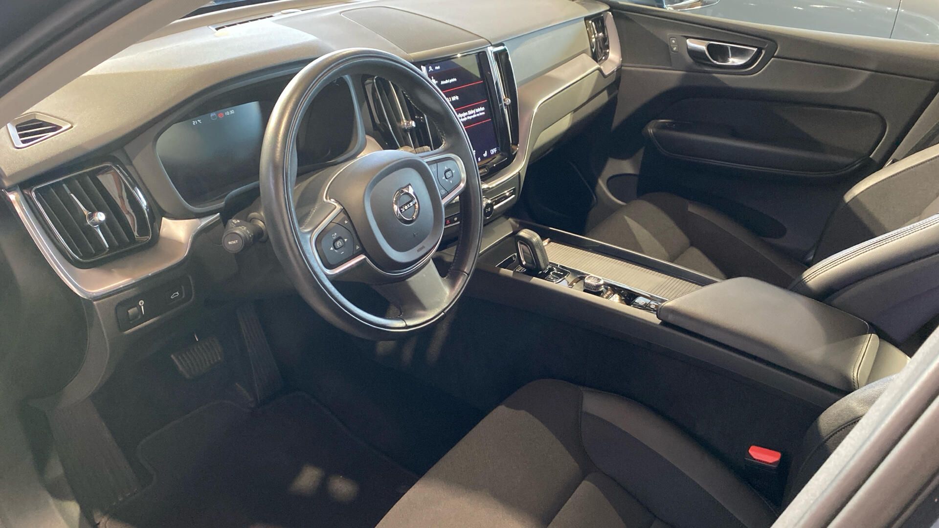 Volvo XC60, MOMENTUM PRO, B4 AWD, 145+10 k - fotka 6