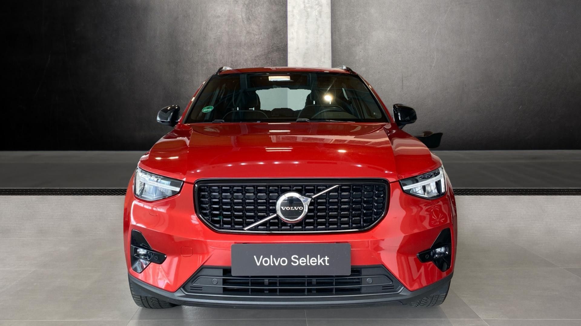 Volvo XC40, PLUS DARK, B4 AWD, 145+10 kW / - fotka 2