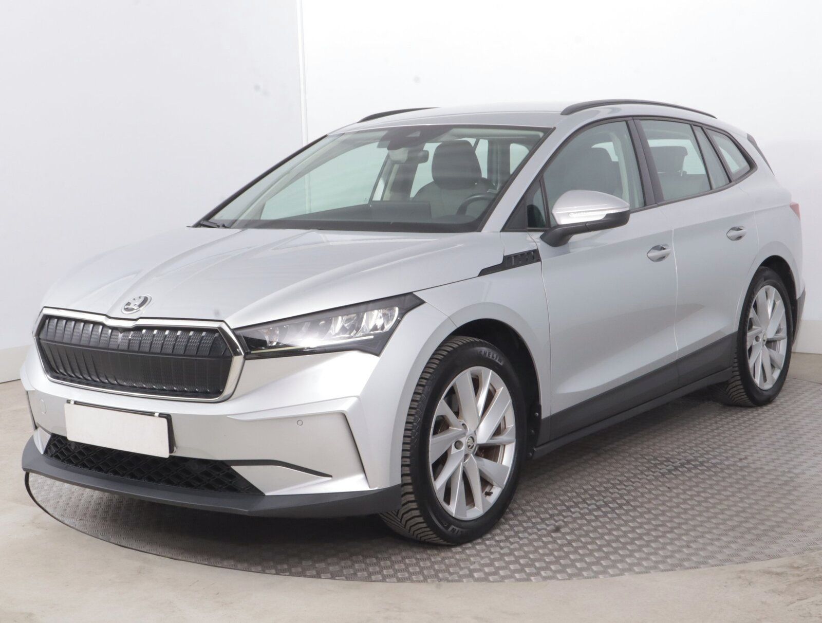 Škoda Enyaq iV, 60 (62 kWh), SoH 92%, Suite - fotka 2