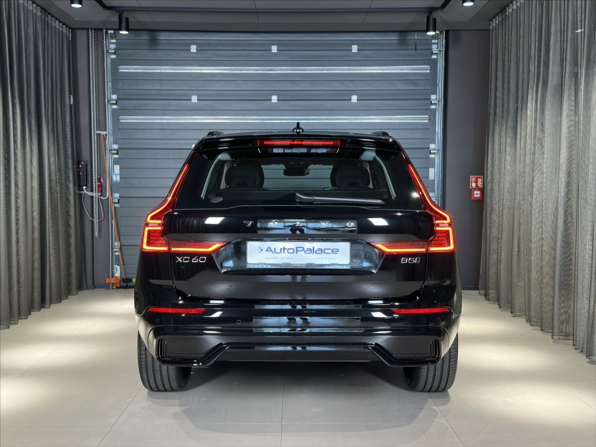 Volvo XC60, 2,0 B5  Plus Dark - fotka 5