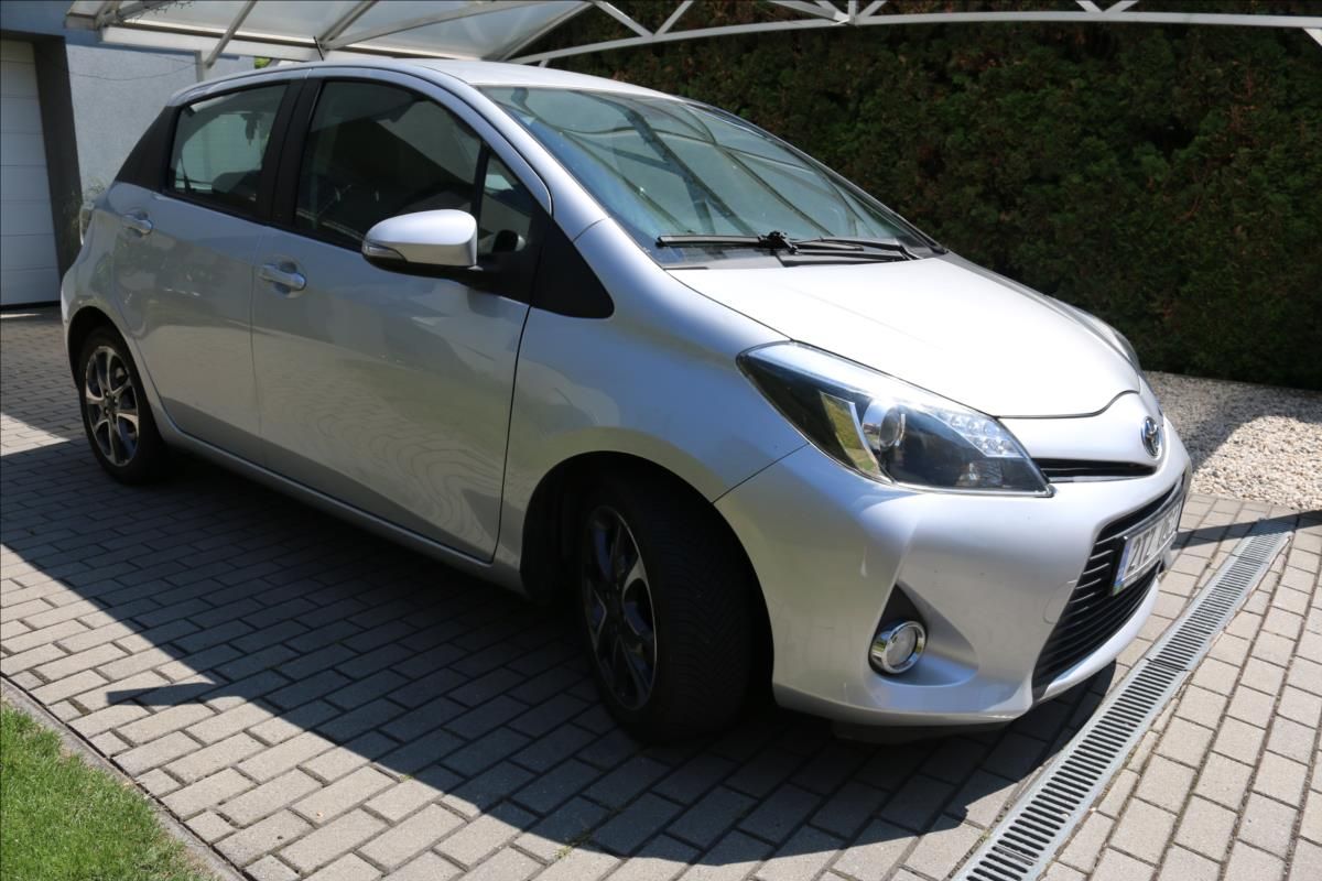 Toyota Yaris, 1,5 Hybrid, Automat - fotka 3