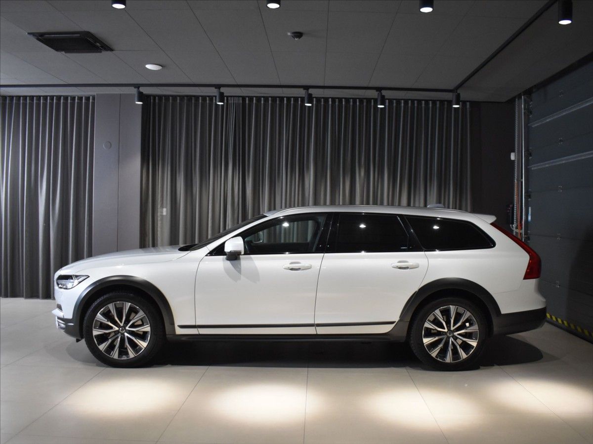 Volvo V90, 2,0 D5 AWD CC PRO - fotka 2