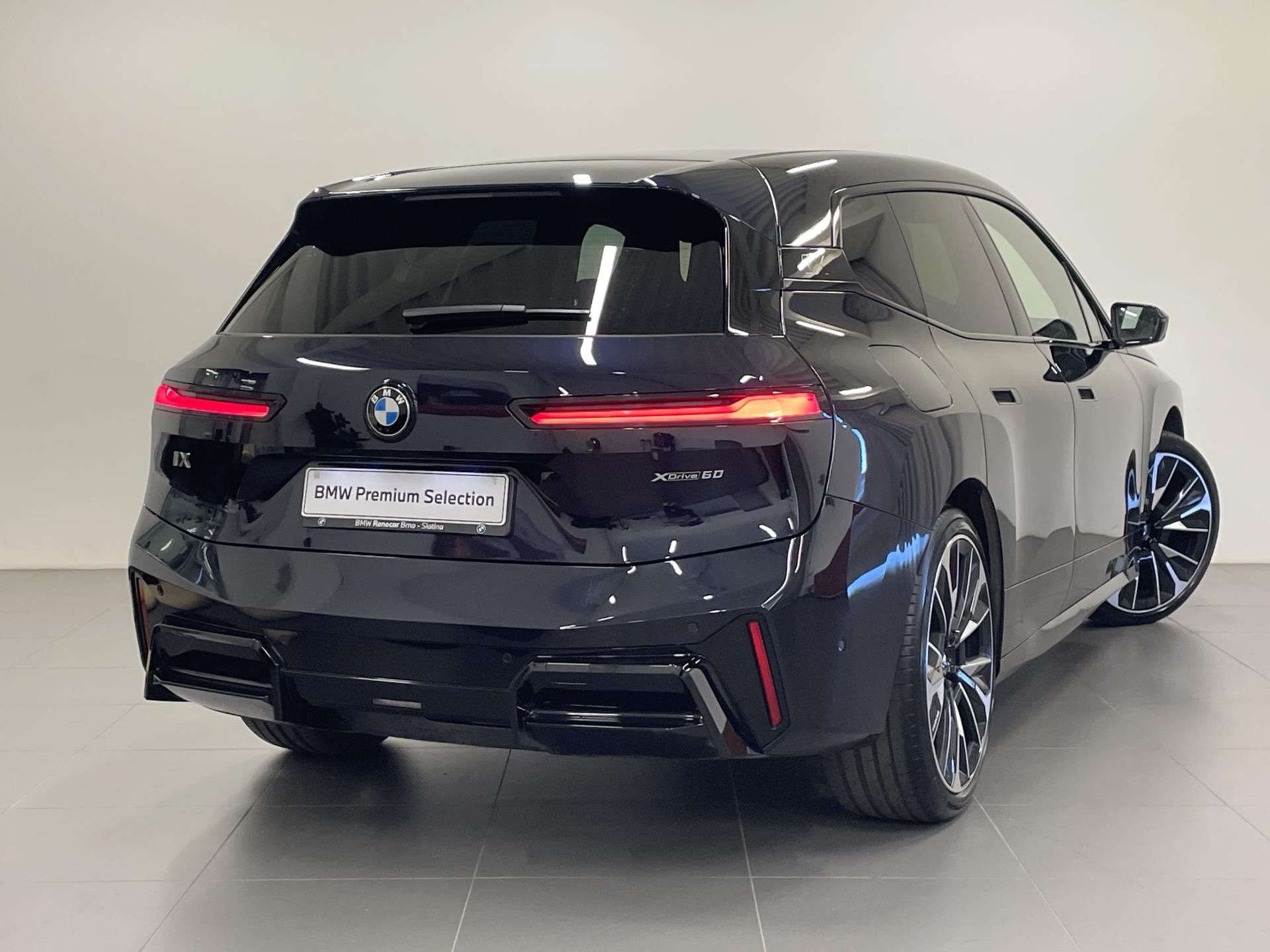 BMW iX, iX xDrive60 M PRO - fotka 2