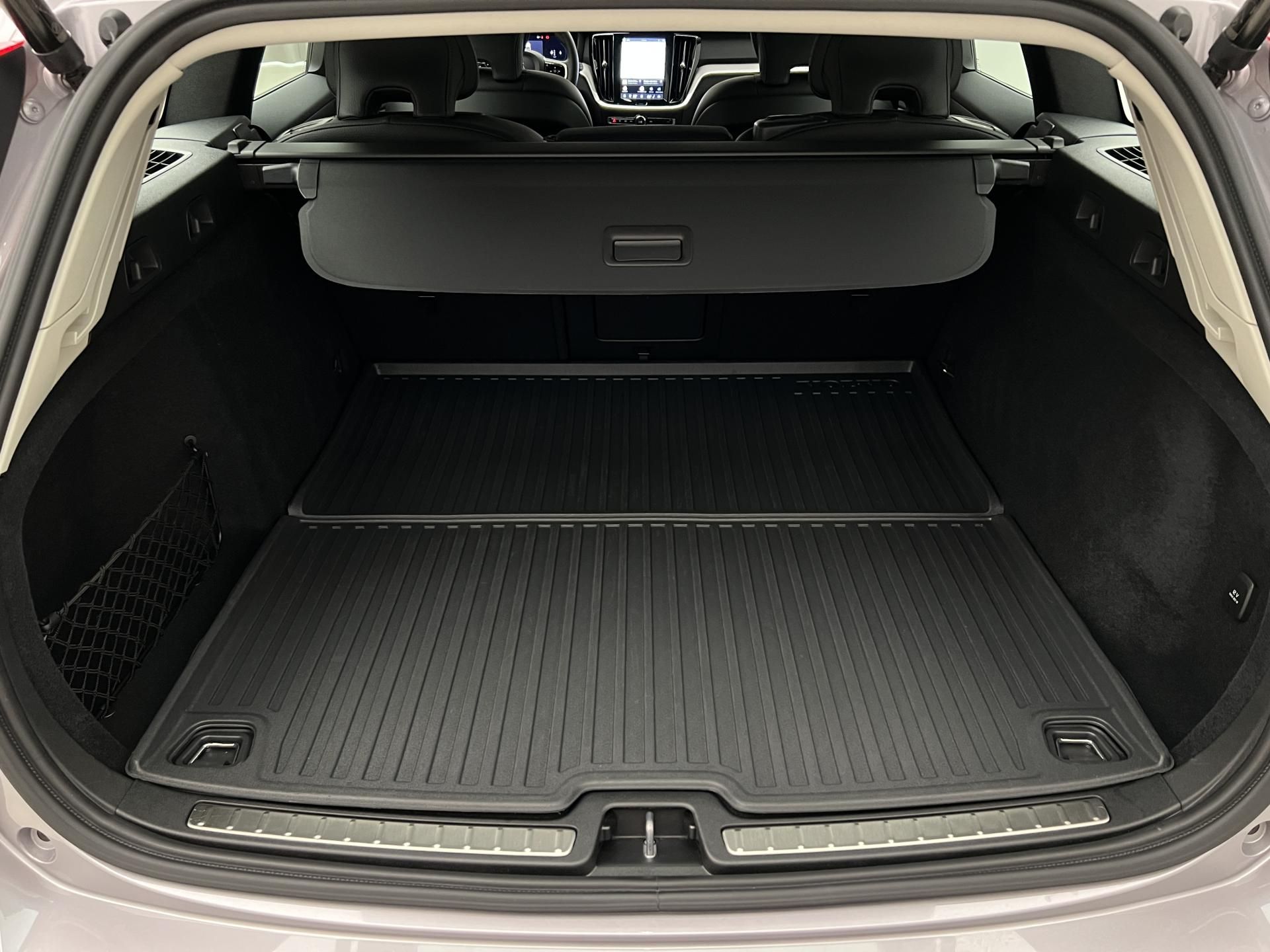 Volvo V60, B4 DARK PLUS 1. maj. - fotka 5