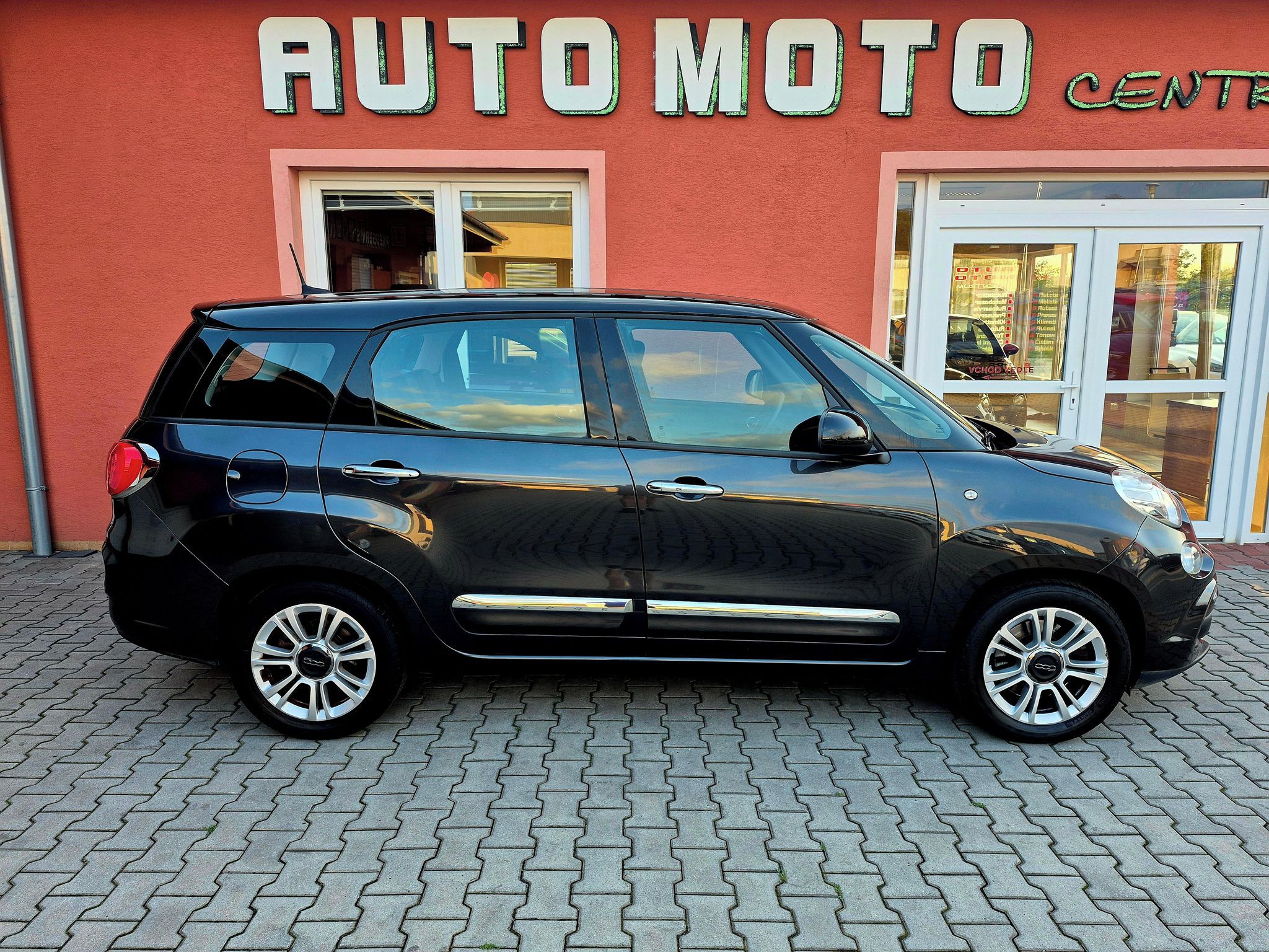 Fiat 500L, 1.6 JTDM Lounge 88kw 7míst (OD - fotka 5
