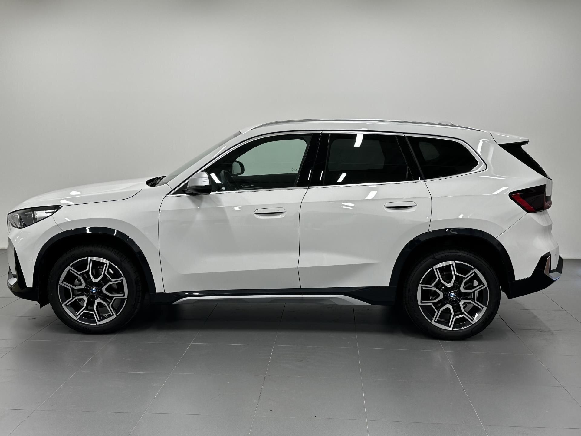 BMW X1, xDrive 30e - fotka 3