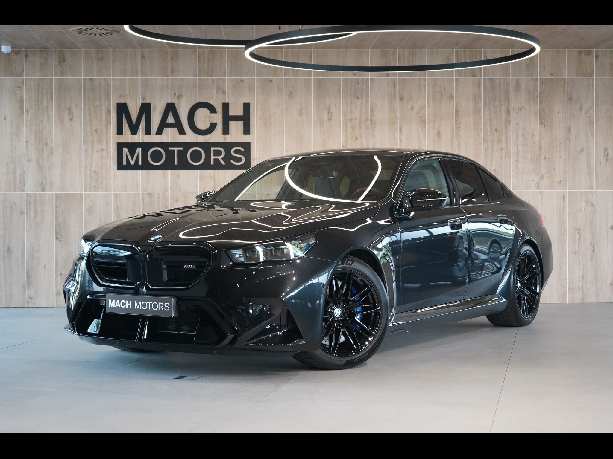 BMW M5, B&W, Ventilace, Panorama, HUD