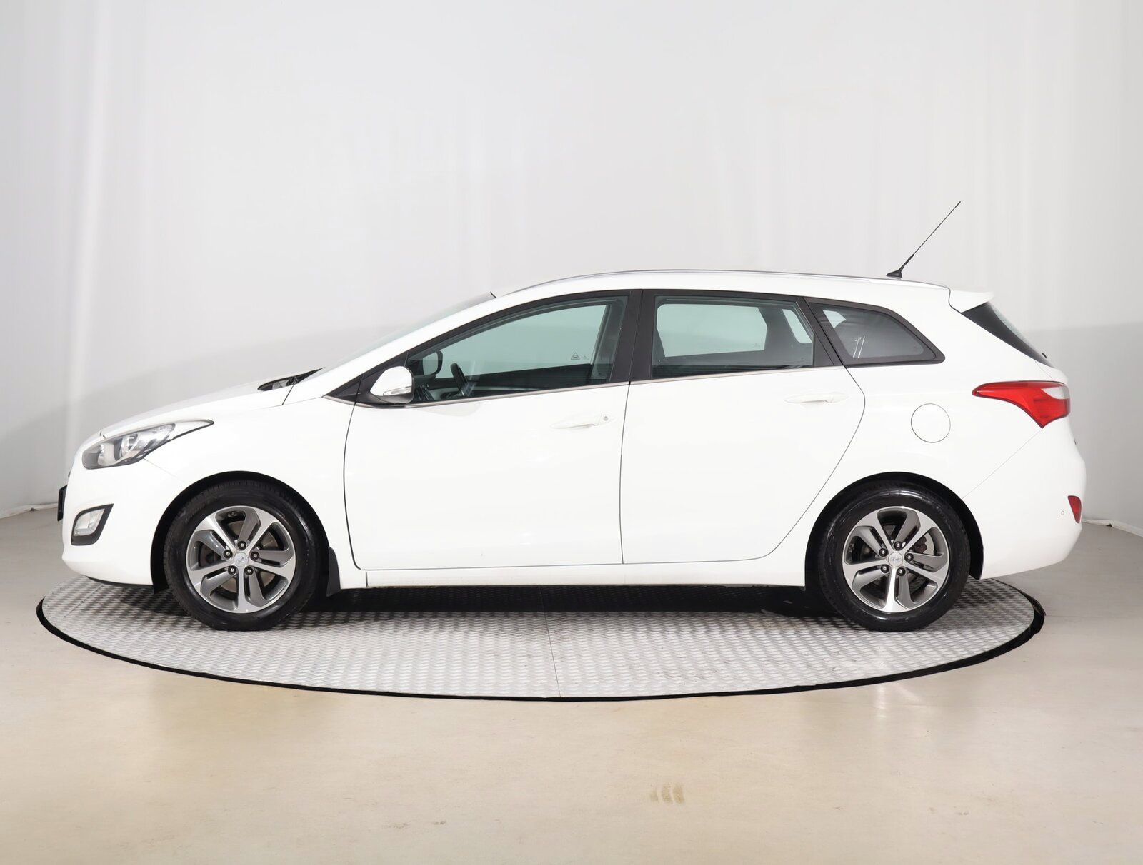 Hyundai i30, 1.6 CRDi, Automat, Serv.kniha - fotka 3