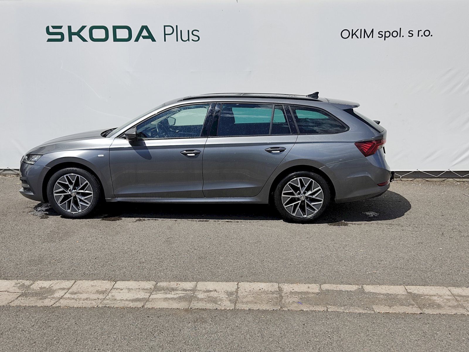 Škoda Octavia, Combi Tour 2,0 Tdi 110 Kw DSG - fotka 3