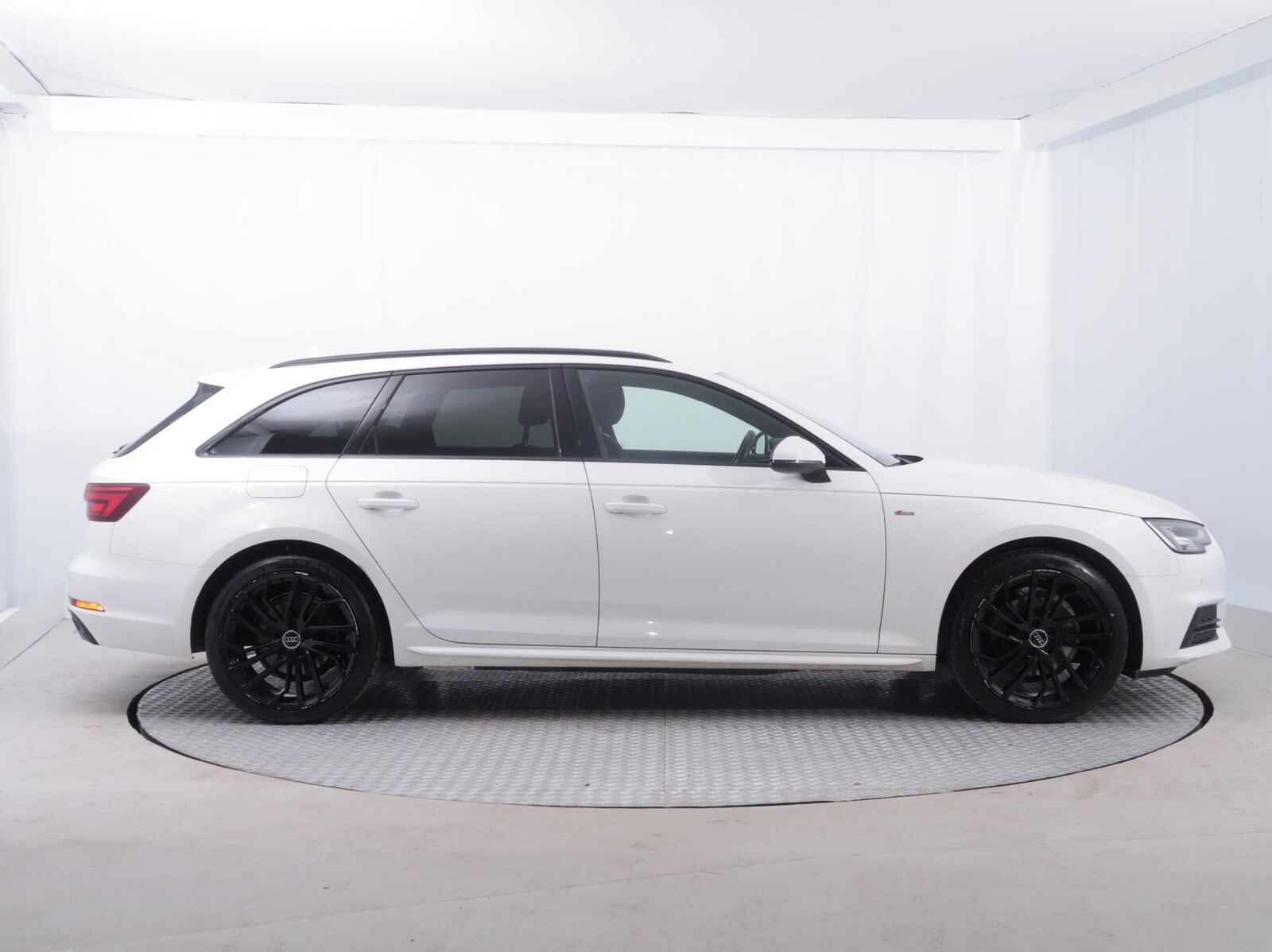 Audi A4, 40 TFSI, Automat, Navi - fotka 6