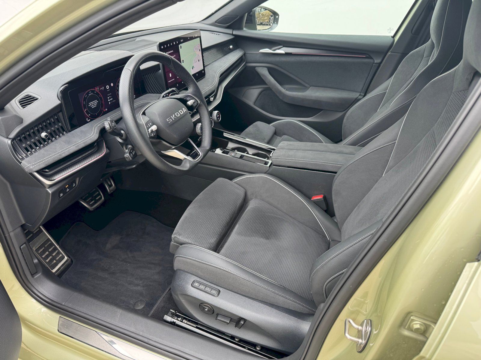 Škoda Superb, Combi DSG 2.0 TDI 110 kW Sport - fotka 6