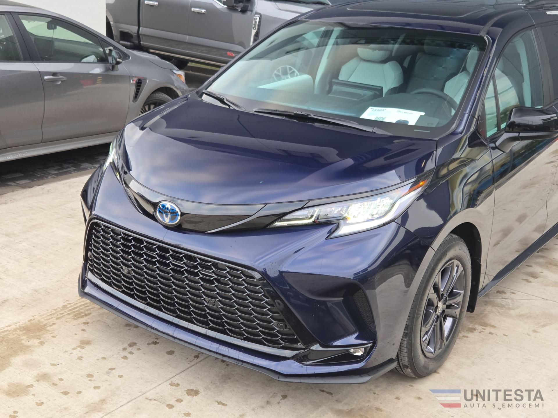 Toyota Sienna, TOYOTA SIENNA XSE HYBRID 7 pas - fotka 6