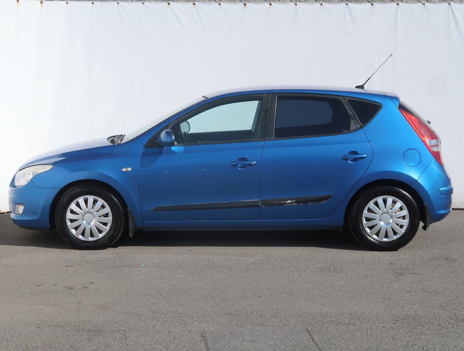 Hyundai i30, 1.6 CRDi, Automatická klima - fotka 3