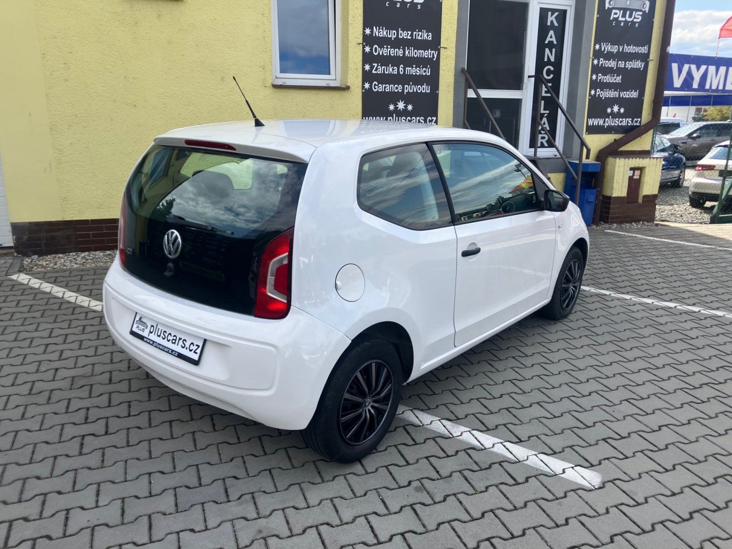 Volkswagen Up!, 1,0MPi (44kW)*KLIMATIZACE* - fotka 2