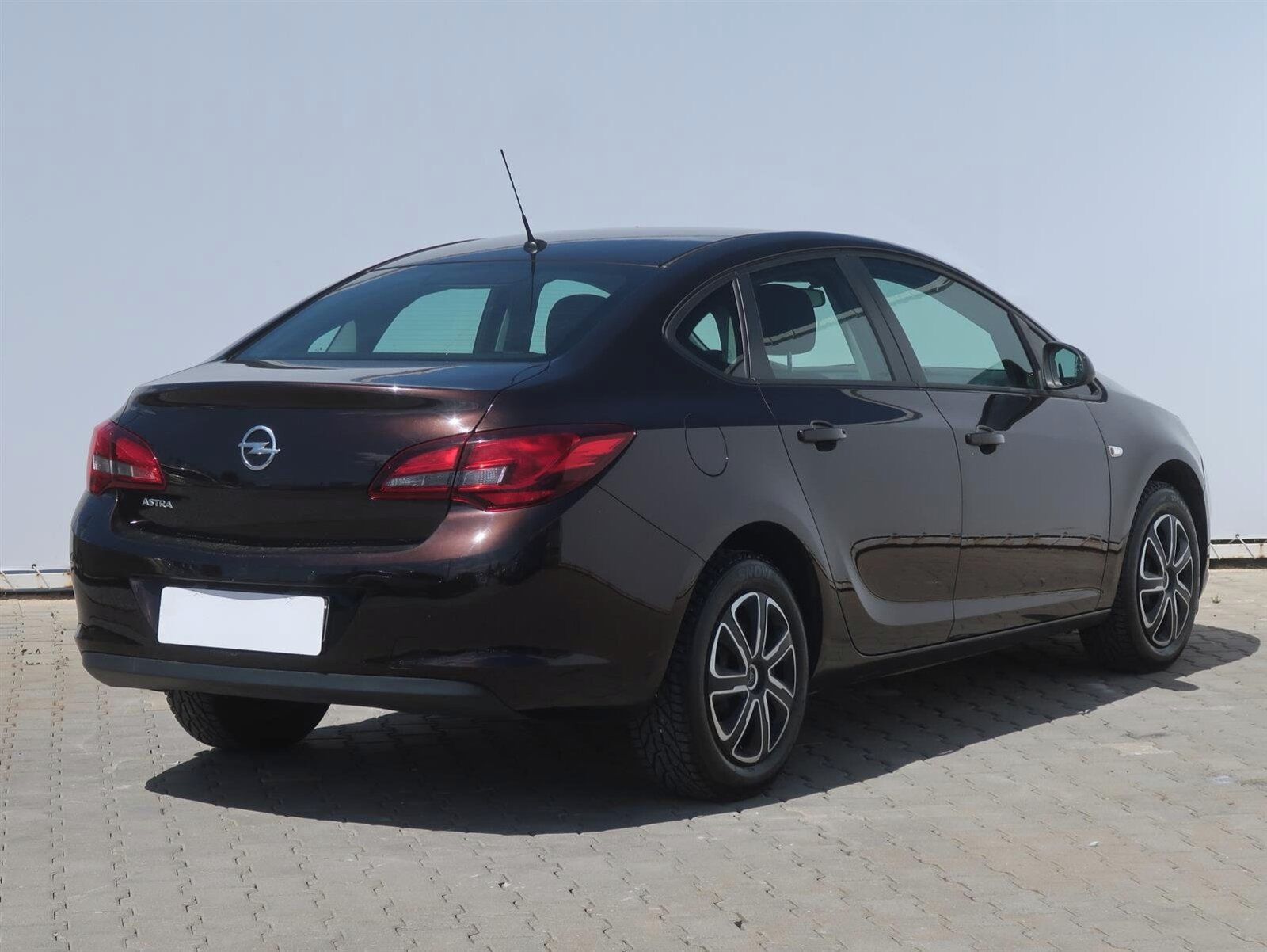 Opel Astra, 1.6 16V, Automatická klima - fotka 5