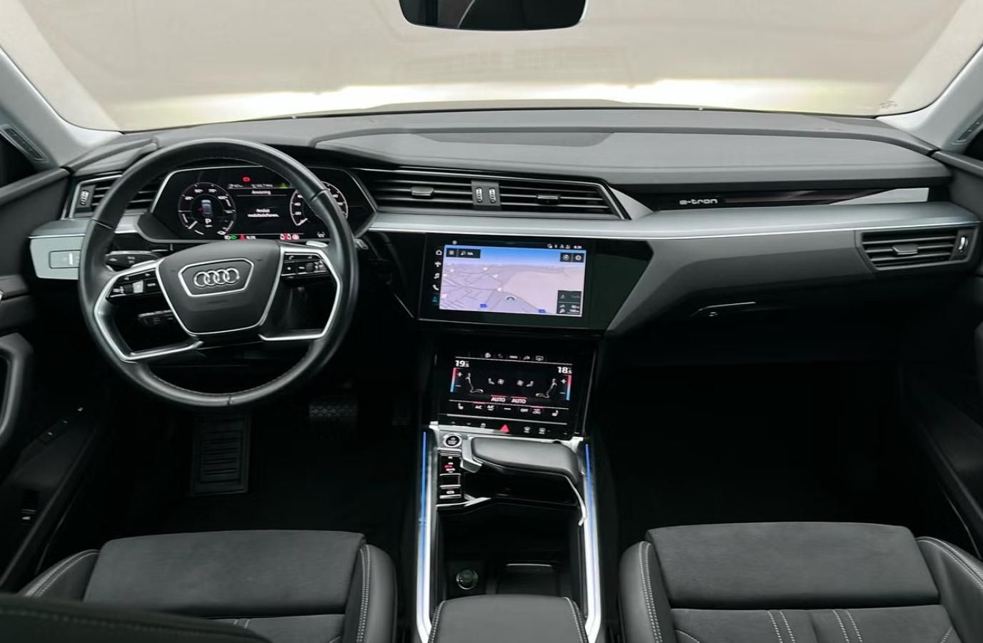 Audi Q8 e-tron, 50 Q 360kam Pano Matrix BLIS - fotka 6
